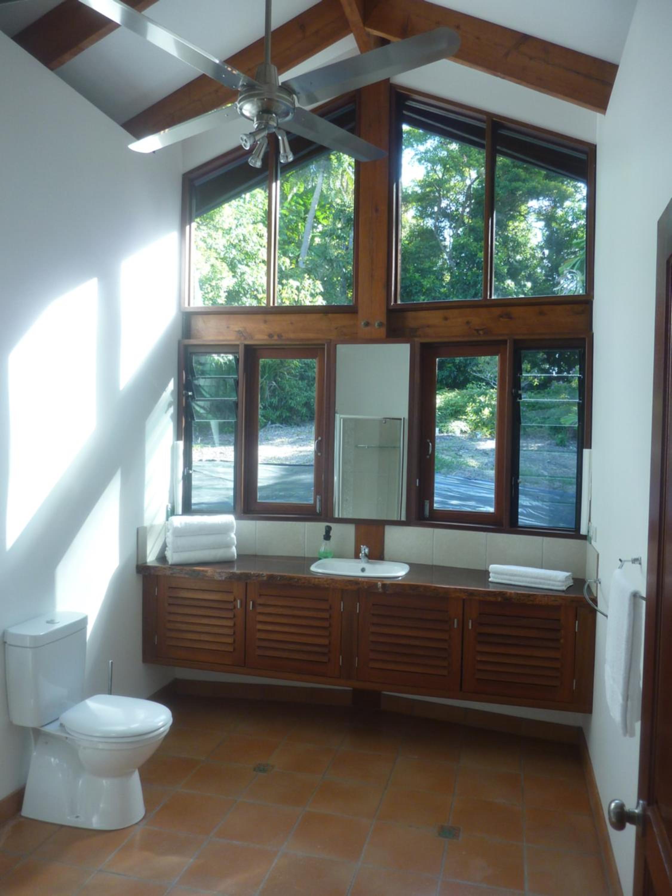 Daintree Holiday Homes - Yurara