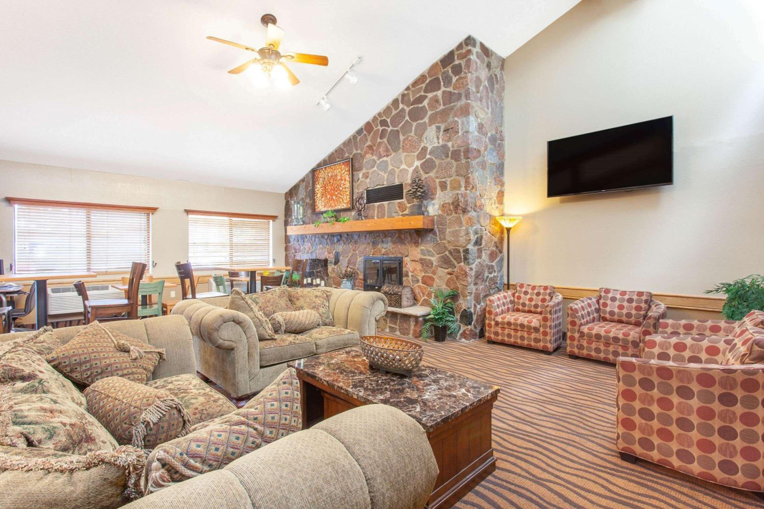 AmericInn by Wyndham Ham Lake view 4