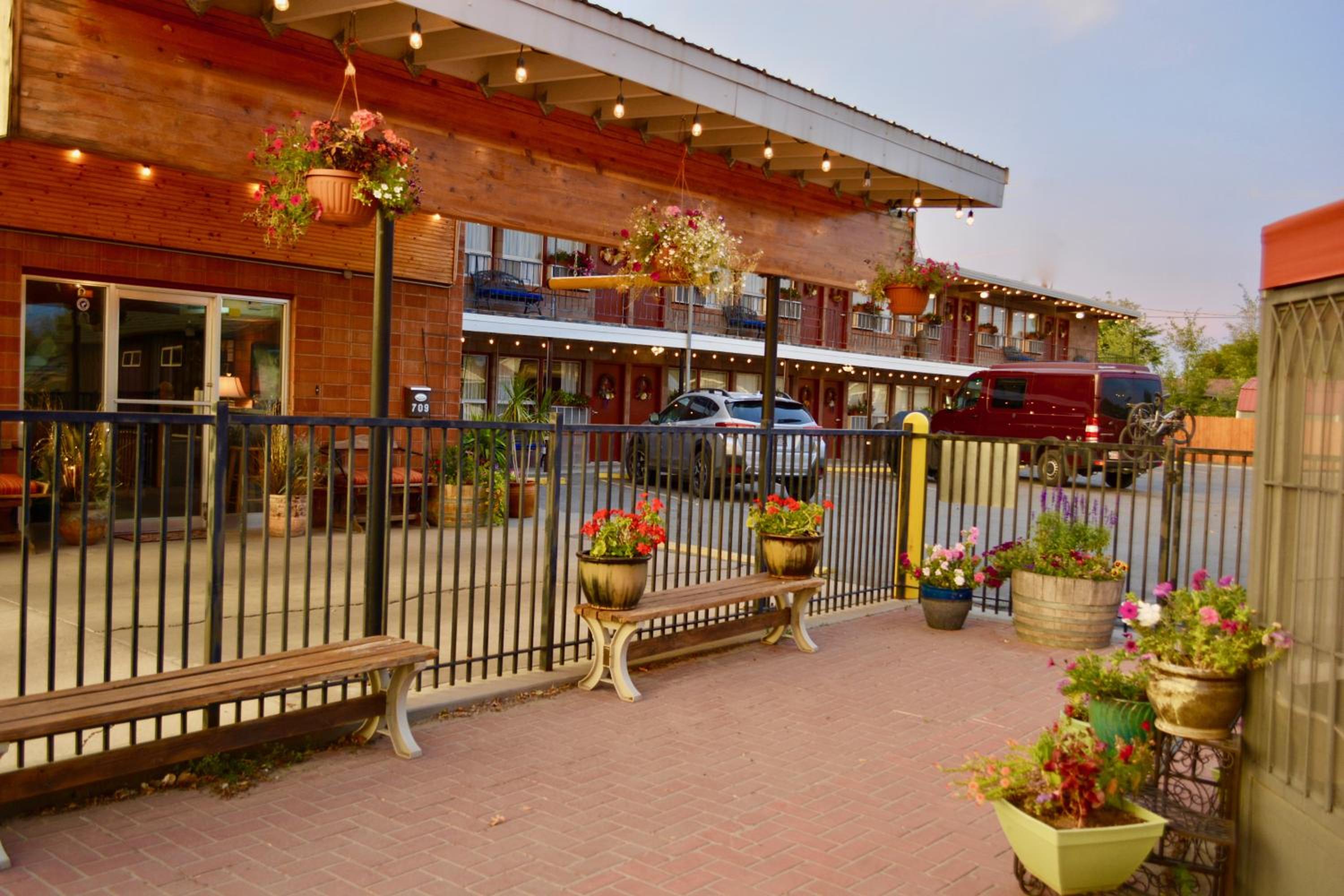 Lariat Motel