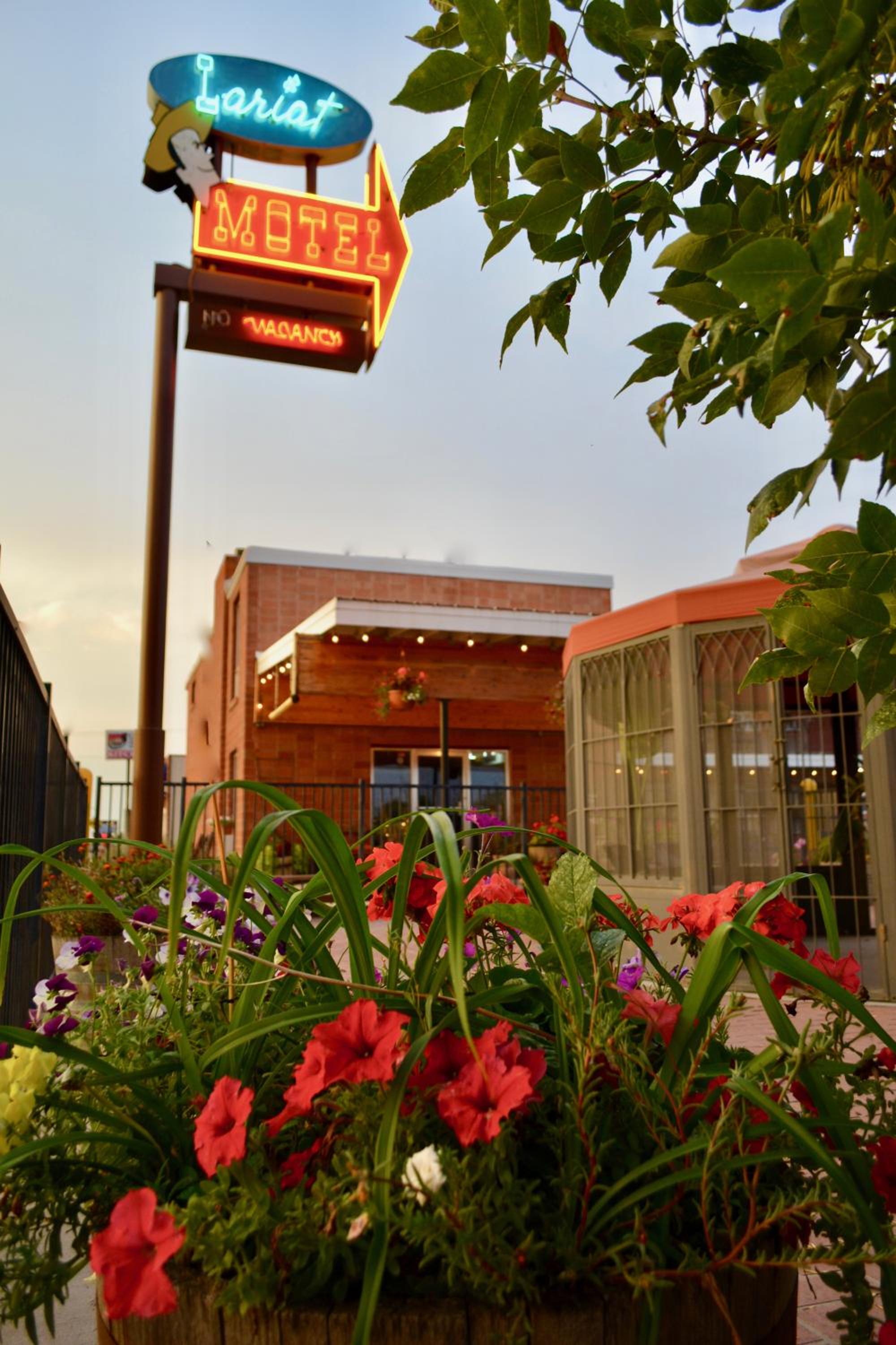 Lariat Motel