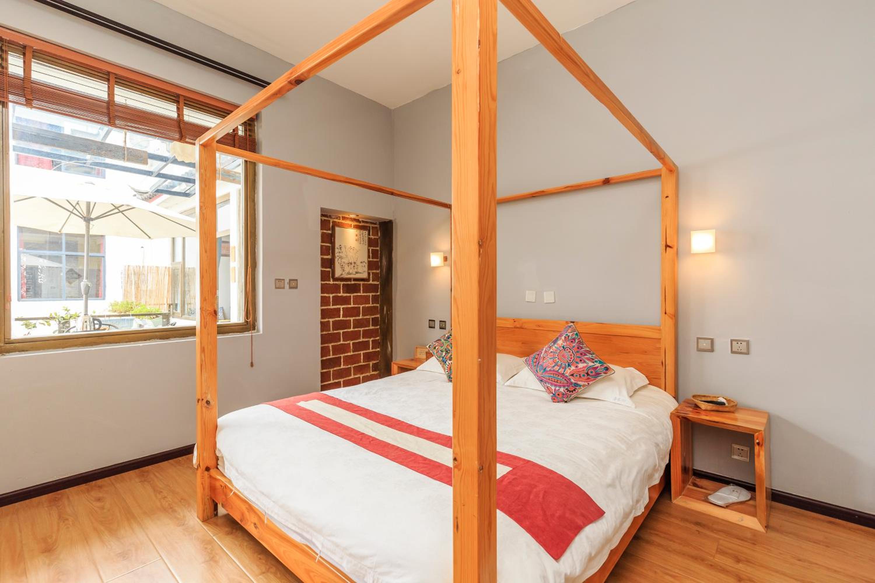 Dali Buxianshan Guesthouse-in Dali ancient city, free coffee, english speaking employee