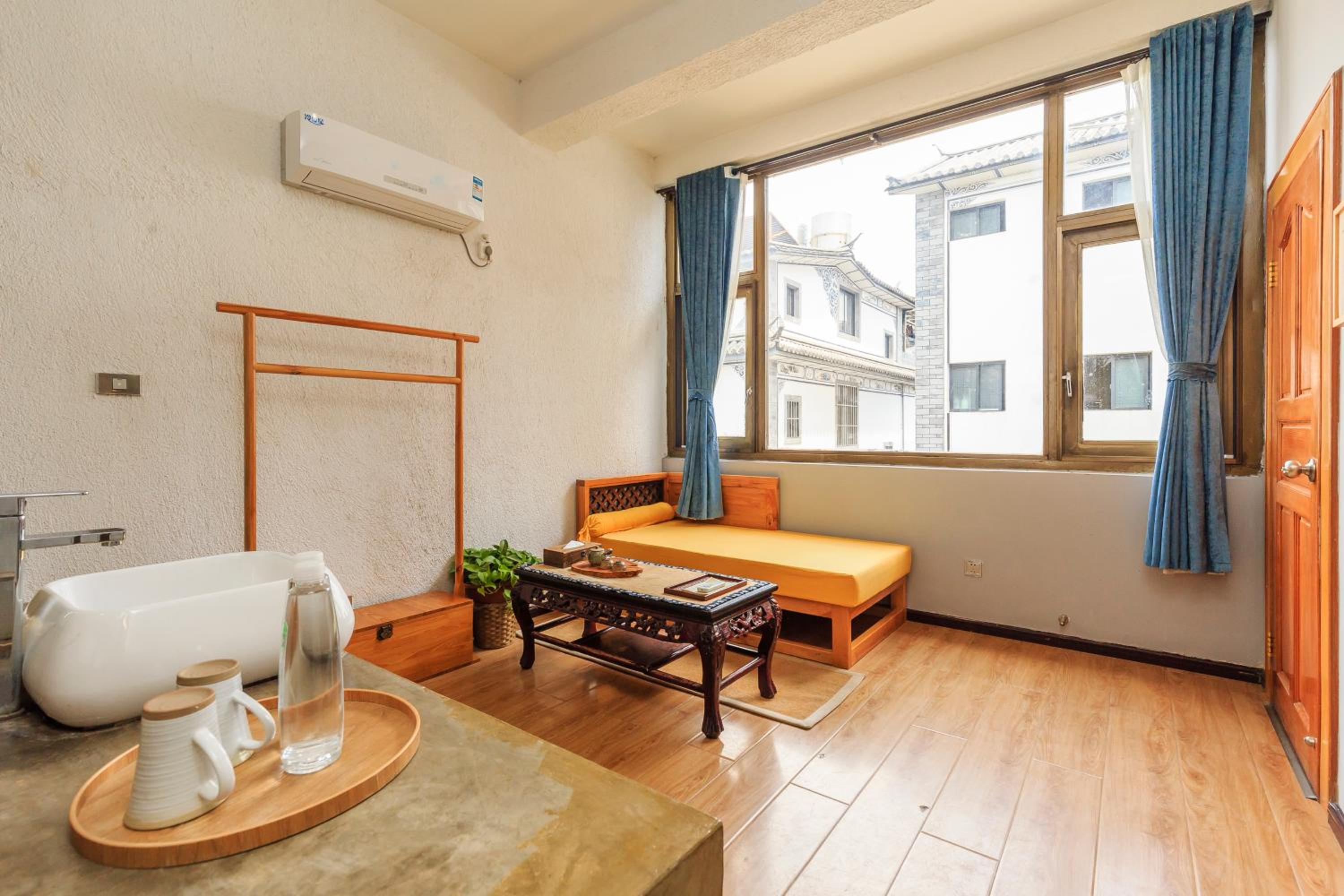 Dali Buxianshan Guesthouse-in Dali ancient city, free coffee, english speaking employee