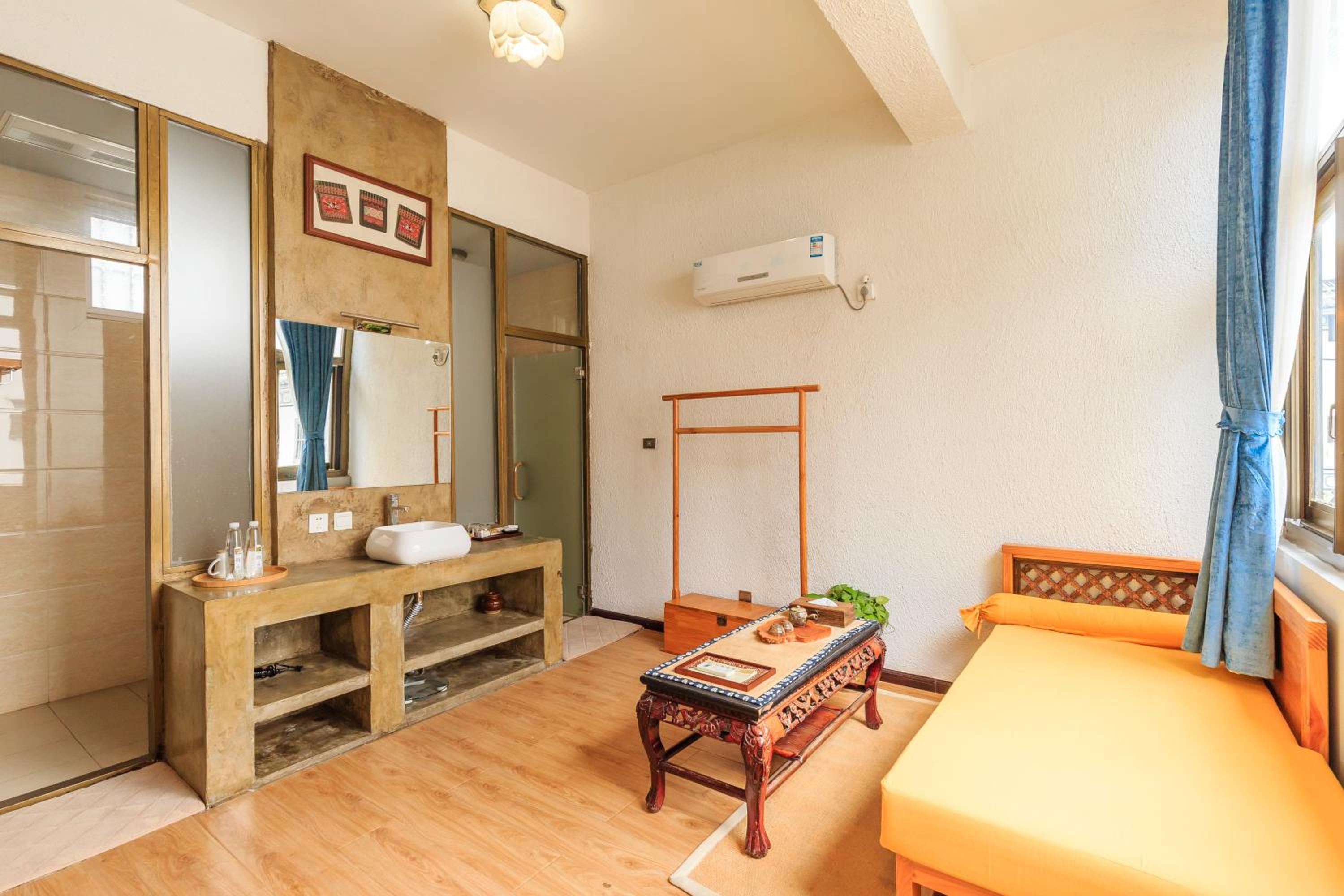 Dali Buxianshan Guesthouse-in Dali ancient city, free coffee, english speaking employee