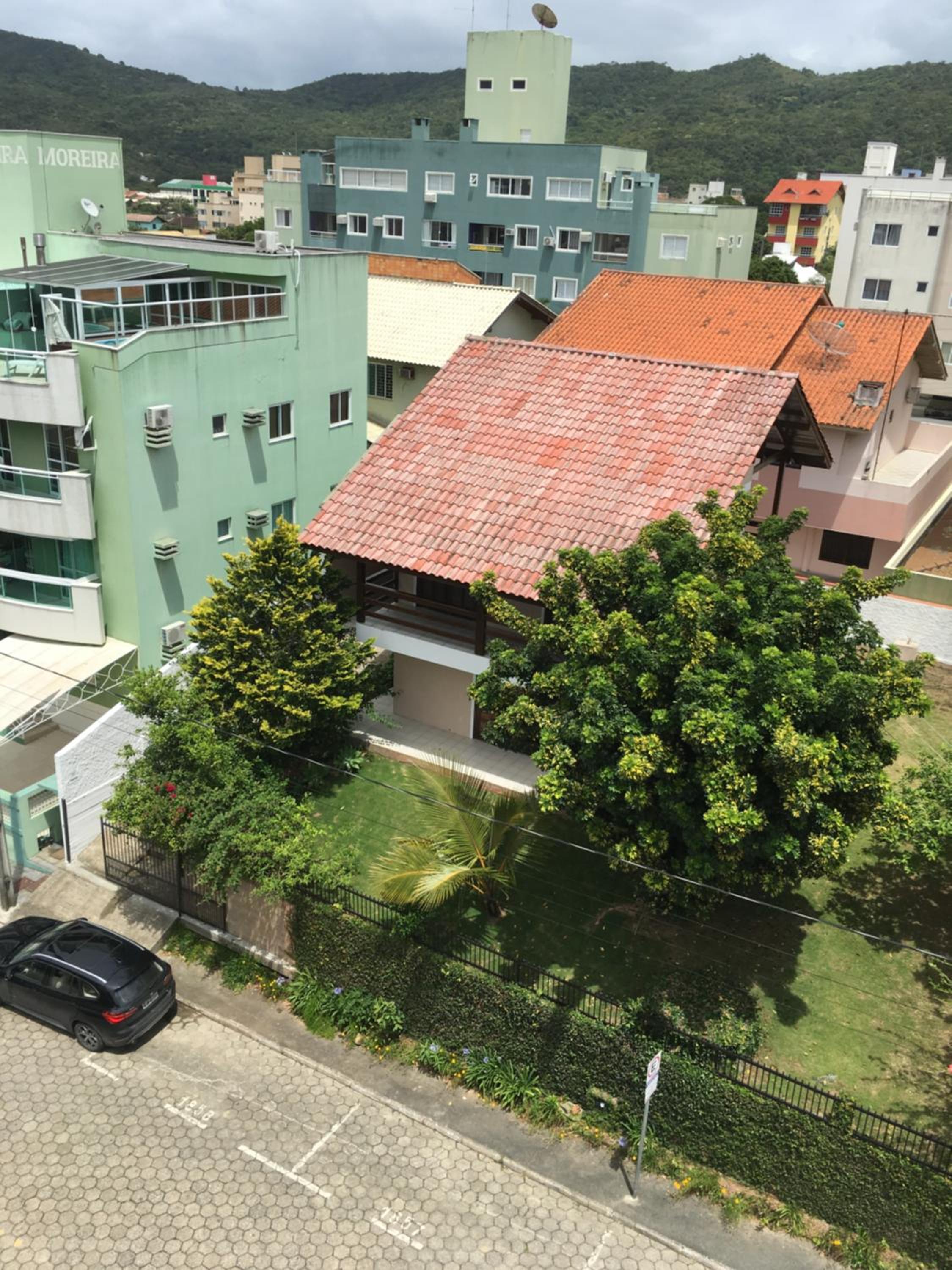 Excelente Casa em Bombas