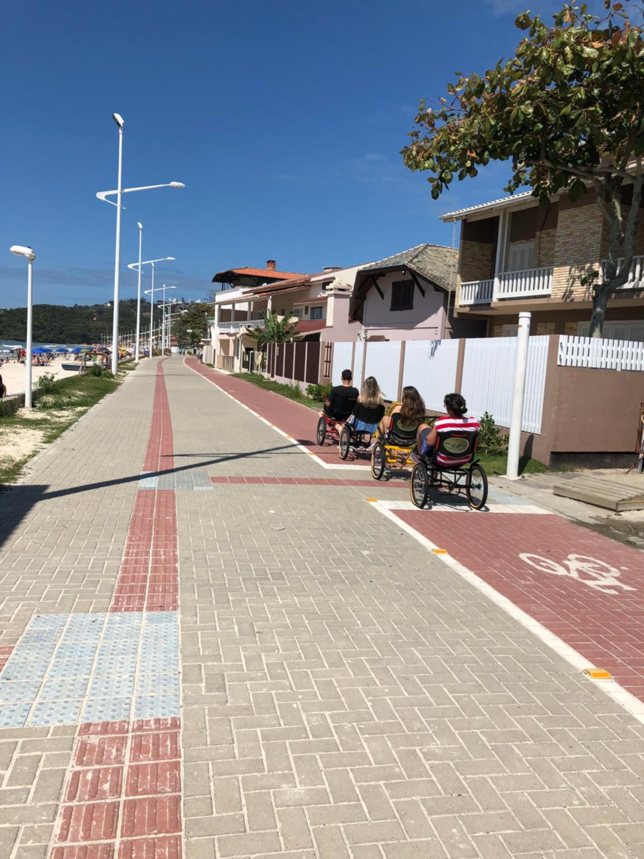 Excelente Casa em Bombas
