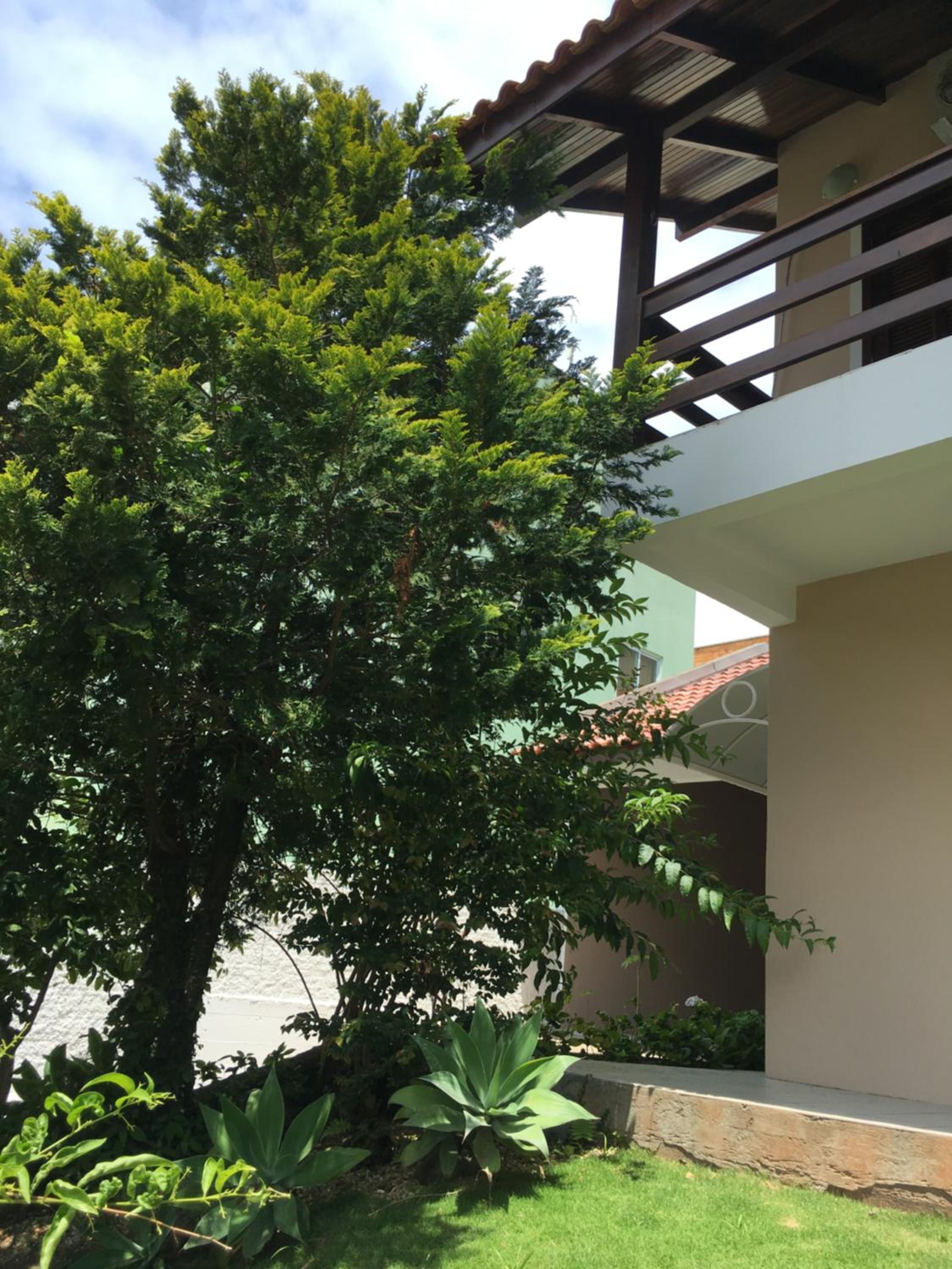 Excelente Casa em Bombas
