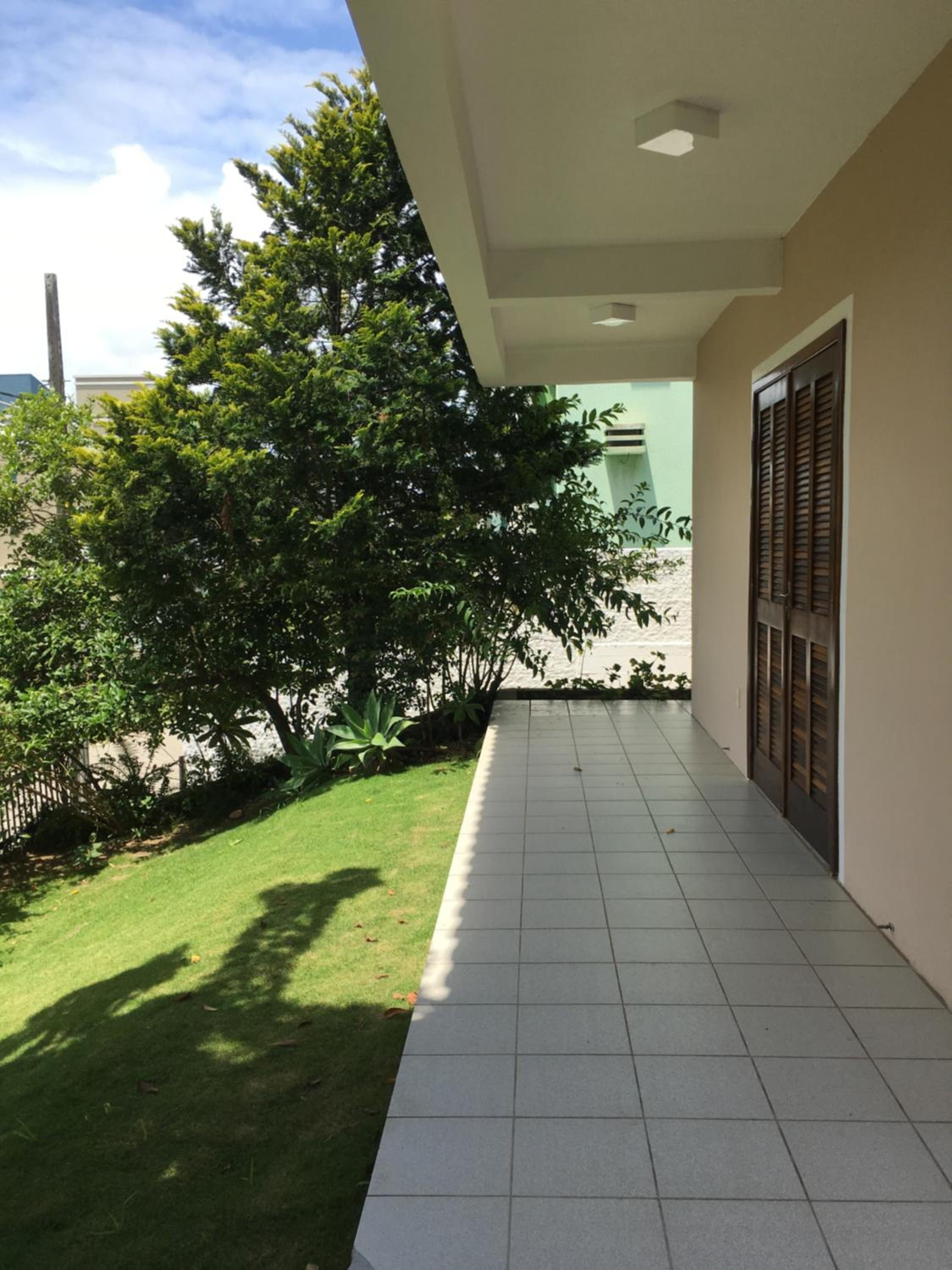 Excelente Casa em Bombas