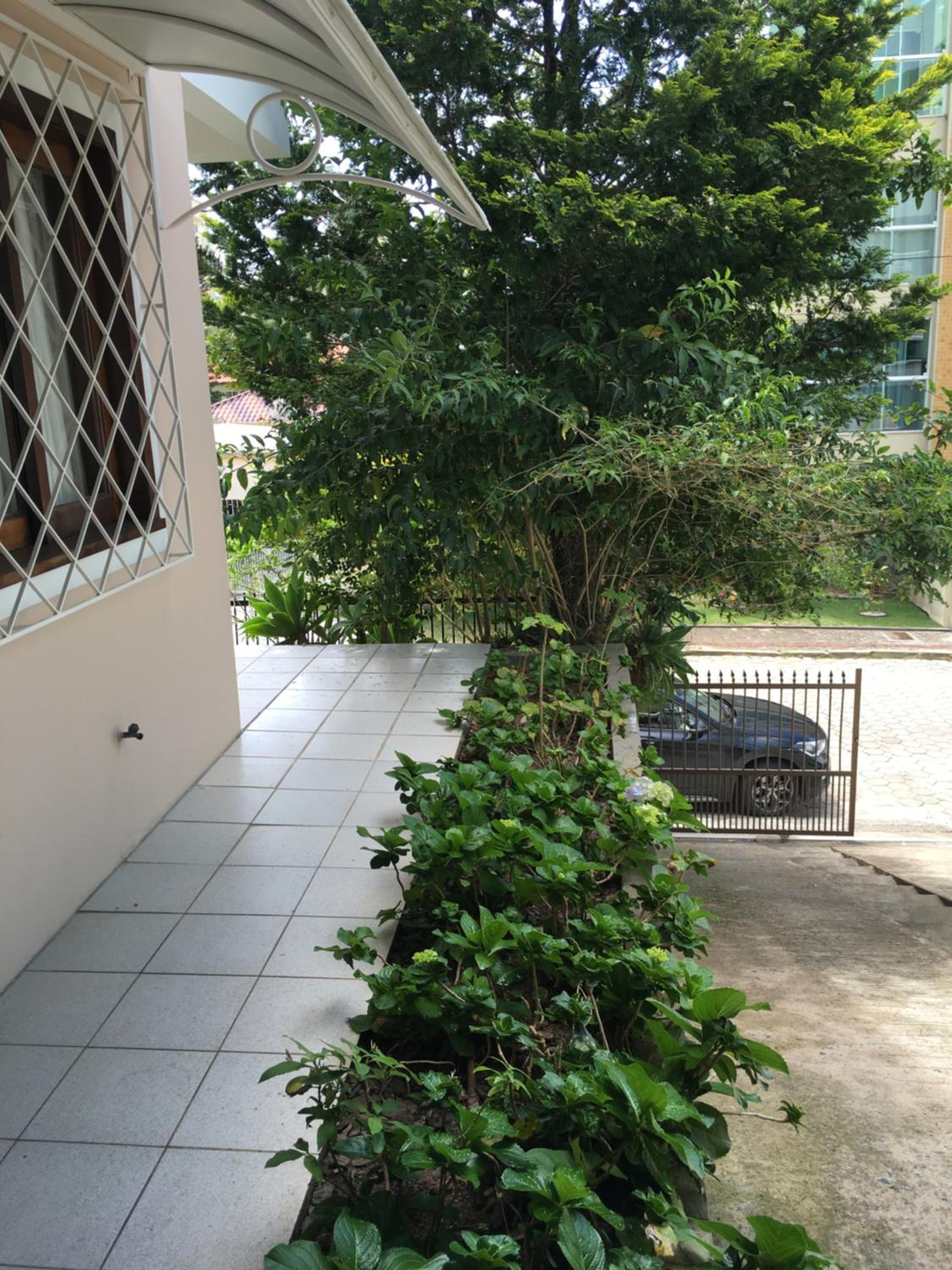 Excelente Casa em Bombas