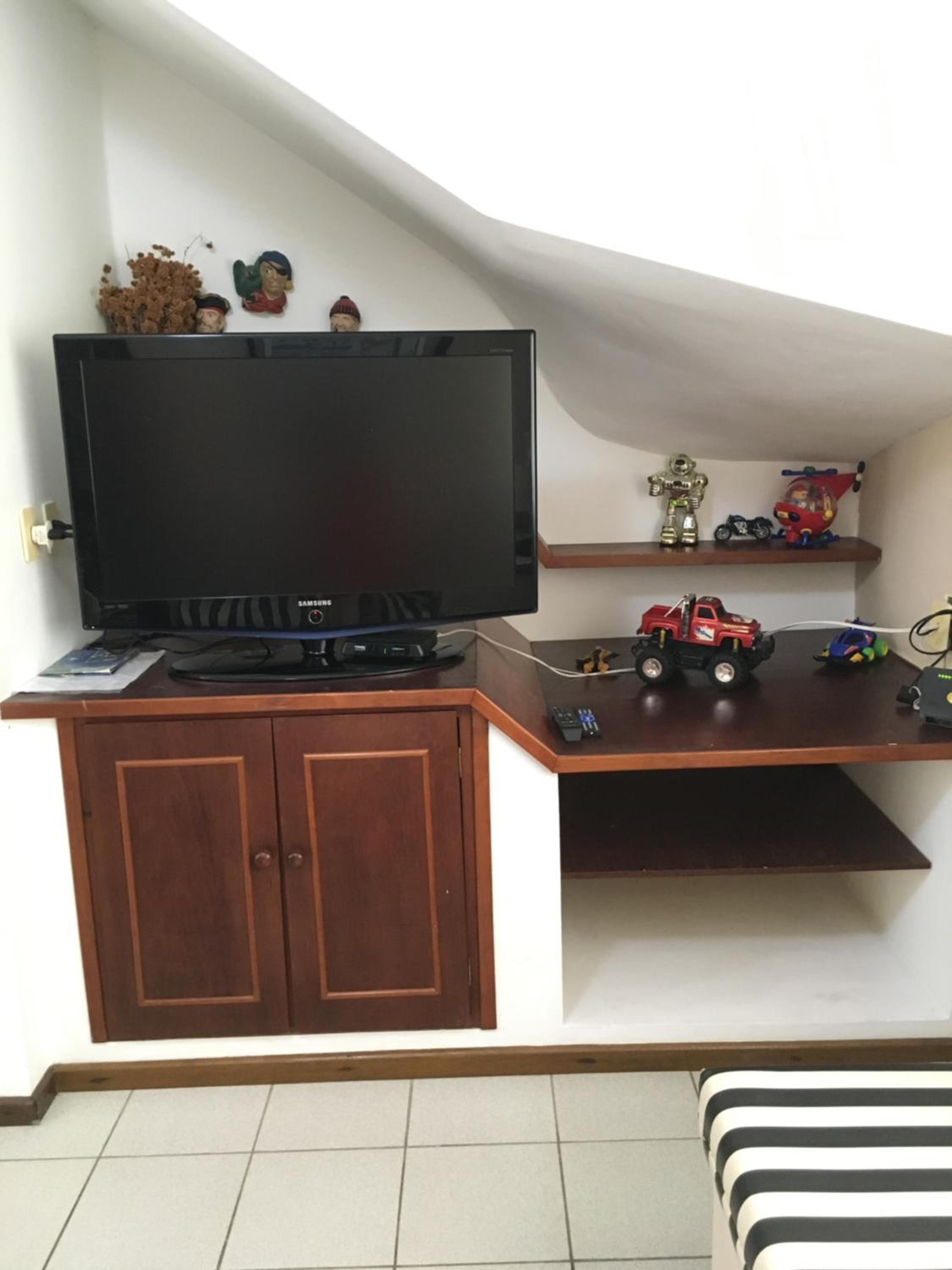 Excelente Casa em Bombas