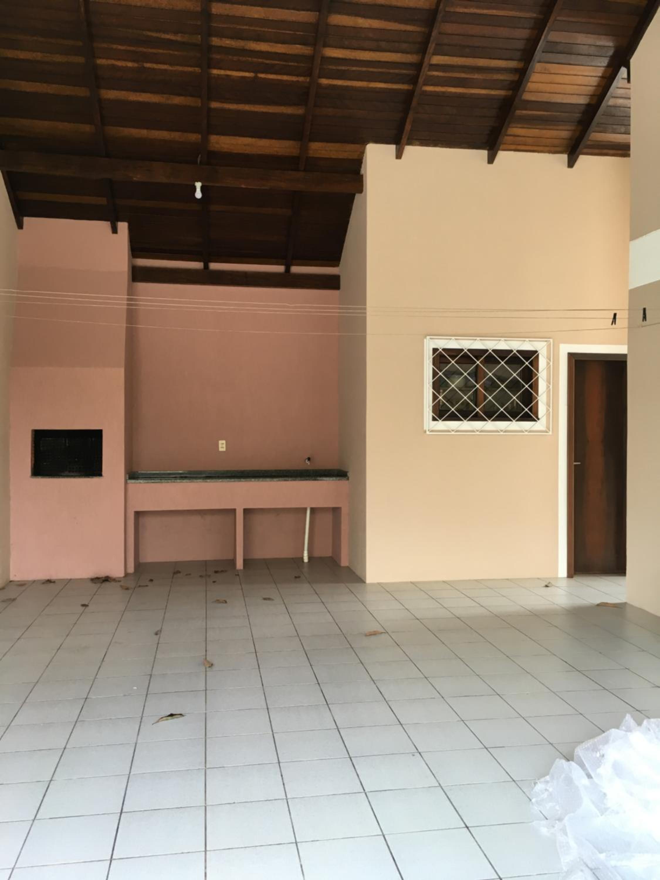 Excelente Casa em Bombas