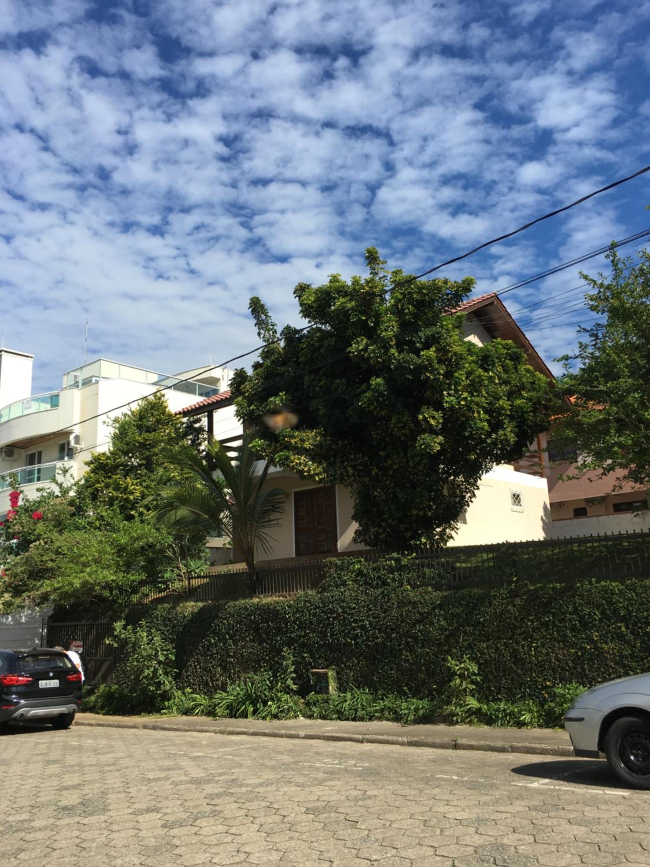 Excelente Casa em Bombas