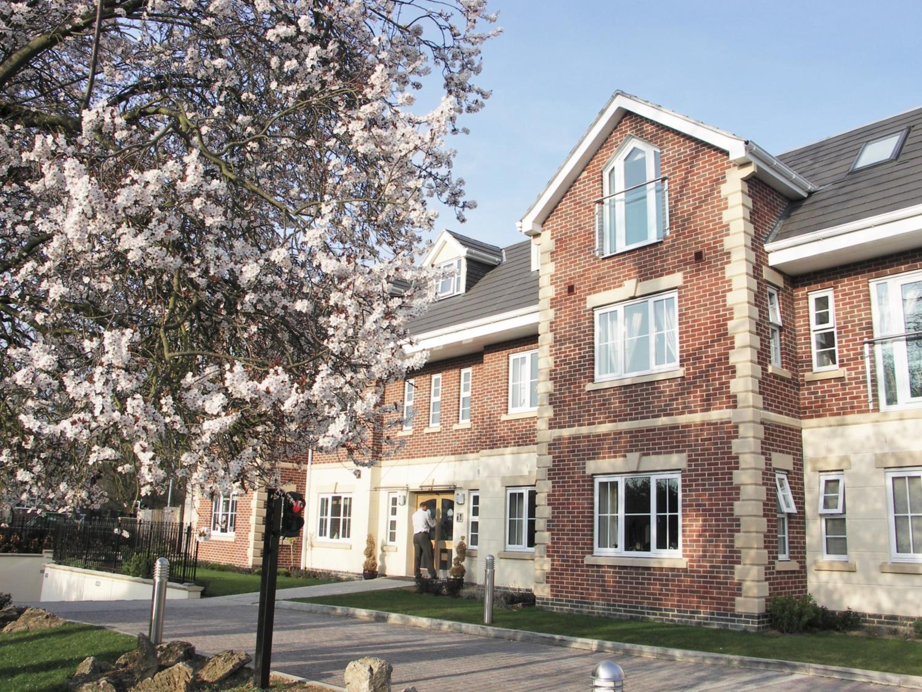 Spacious 2-Bedroom Apartment with Parking in Windsor 4LA by Accommodation Windsor