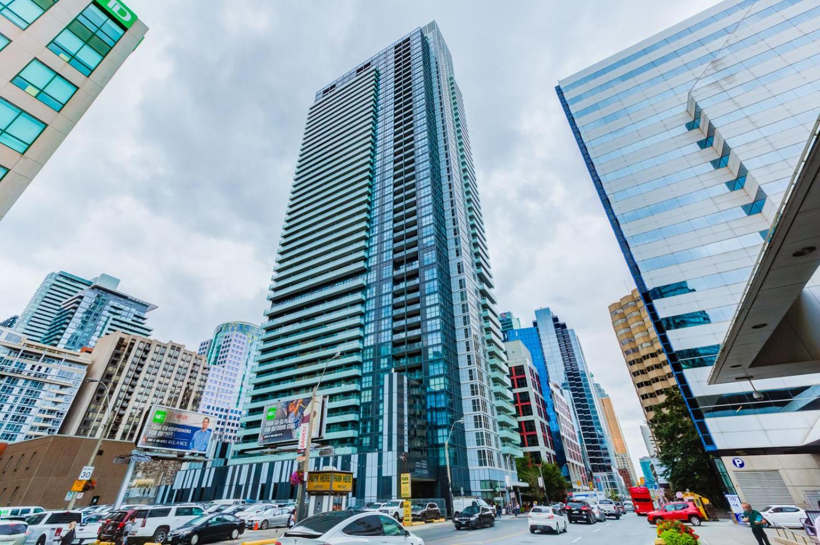 Hotel CHOL Suites - 2 Beds CN Tower, Downtown Toronto-Metro Toronto Convention Centre-300 Front Street W - Image 1