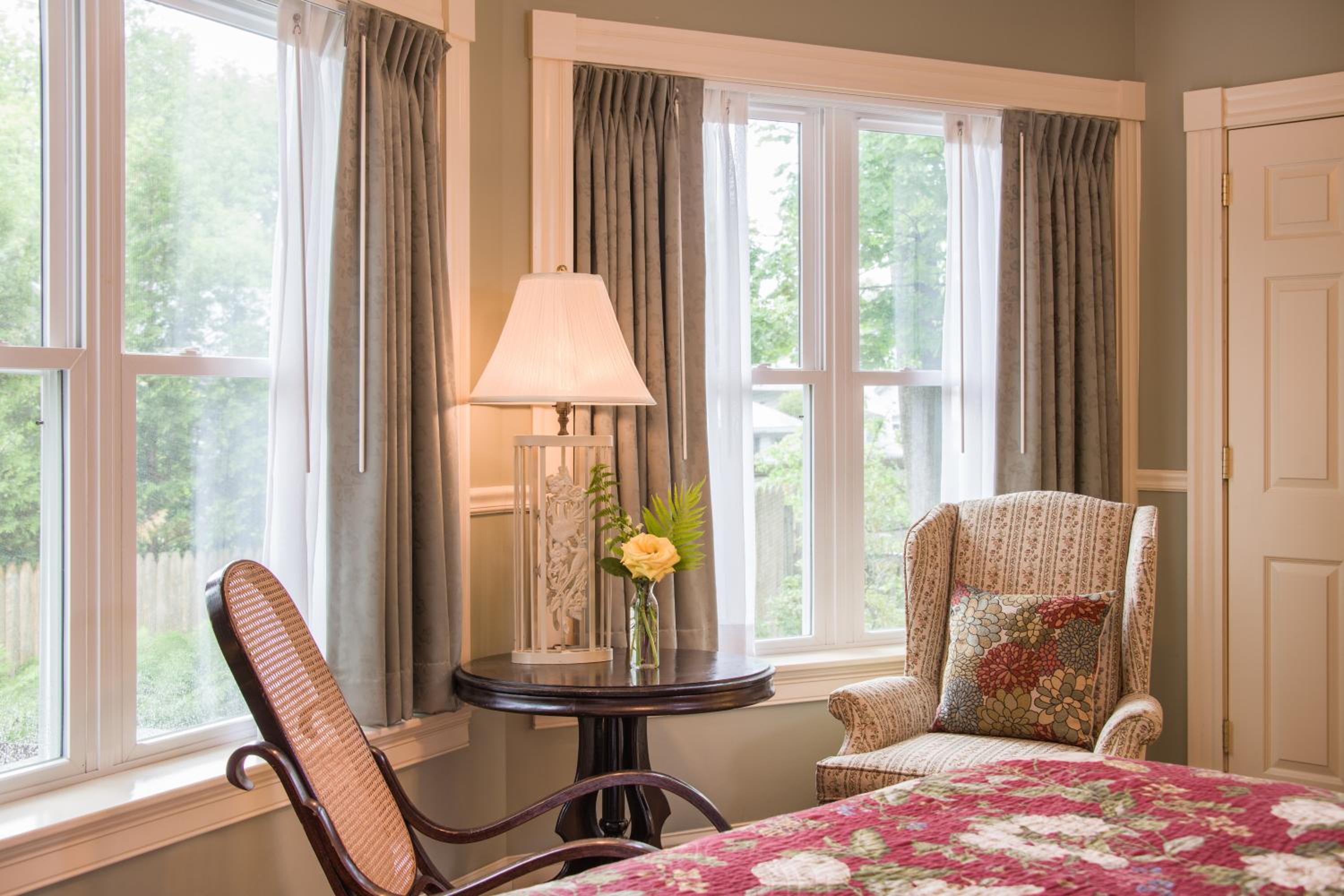 Mira Monte Inn & Suites