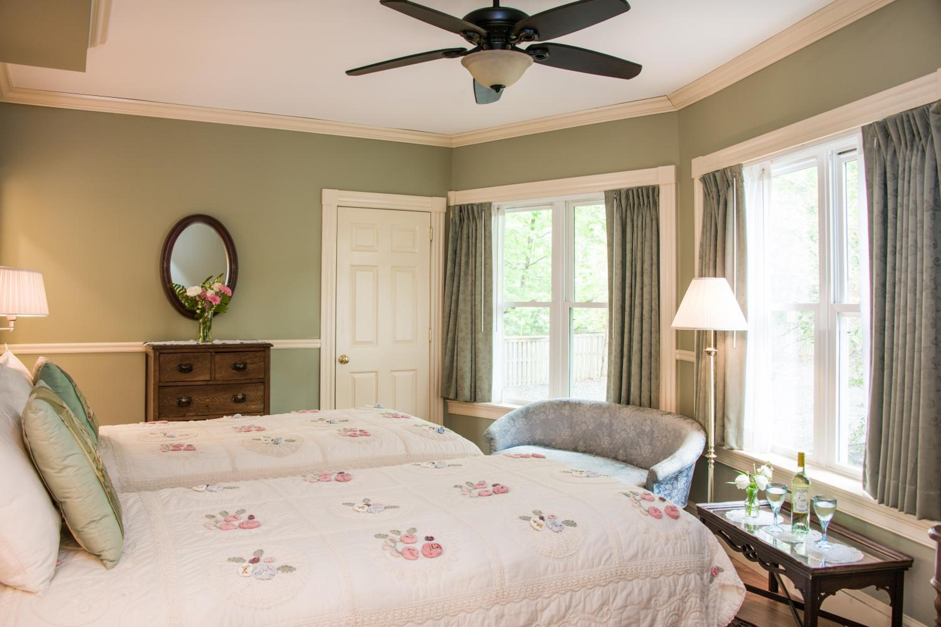 Mira Monte Inn & Suites