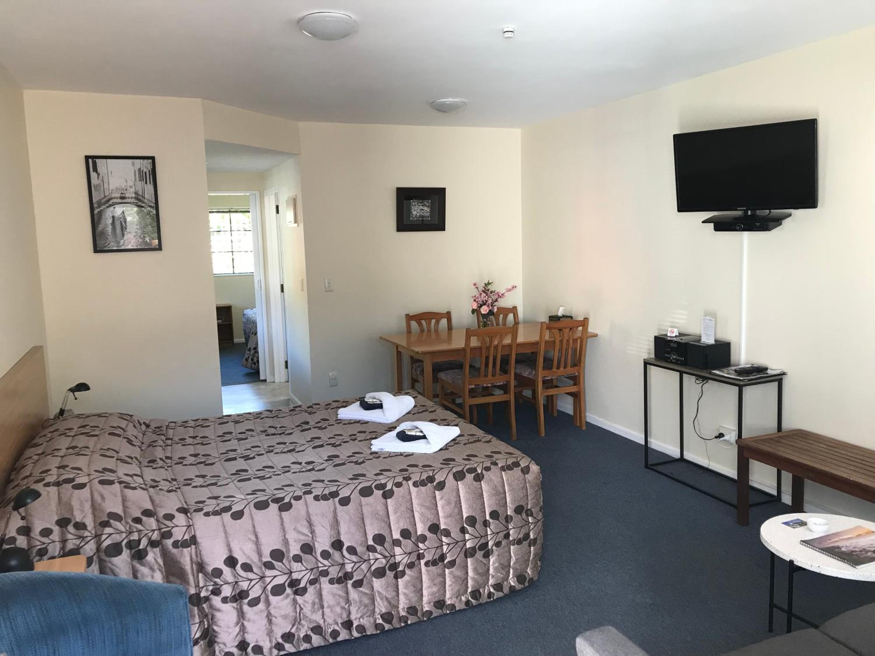Tudor Lodge Motel