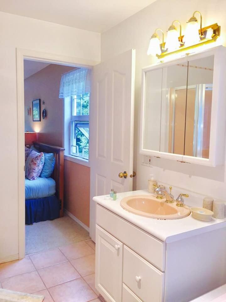 Tofino Vacations - Seafarers Bed  Breakfast - Property Image 5