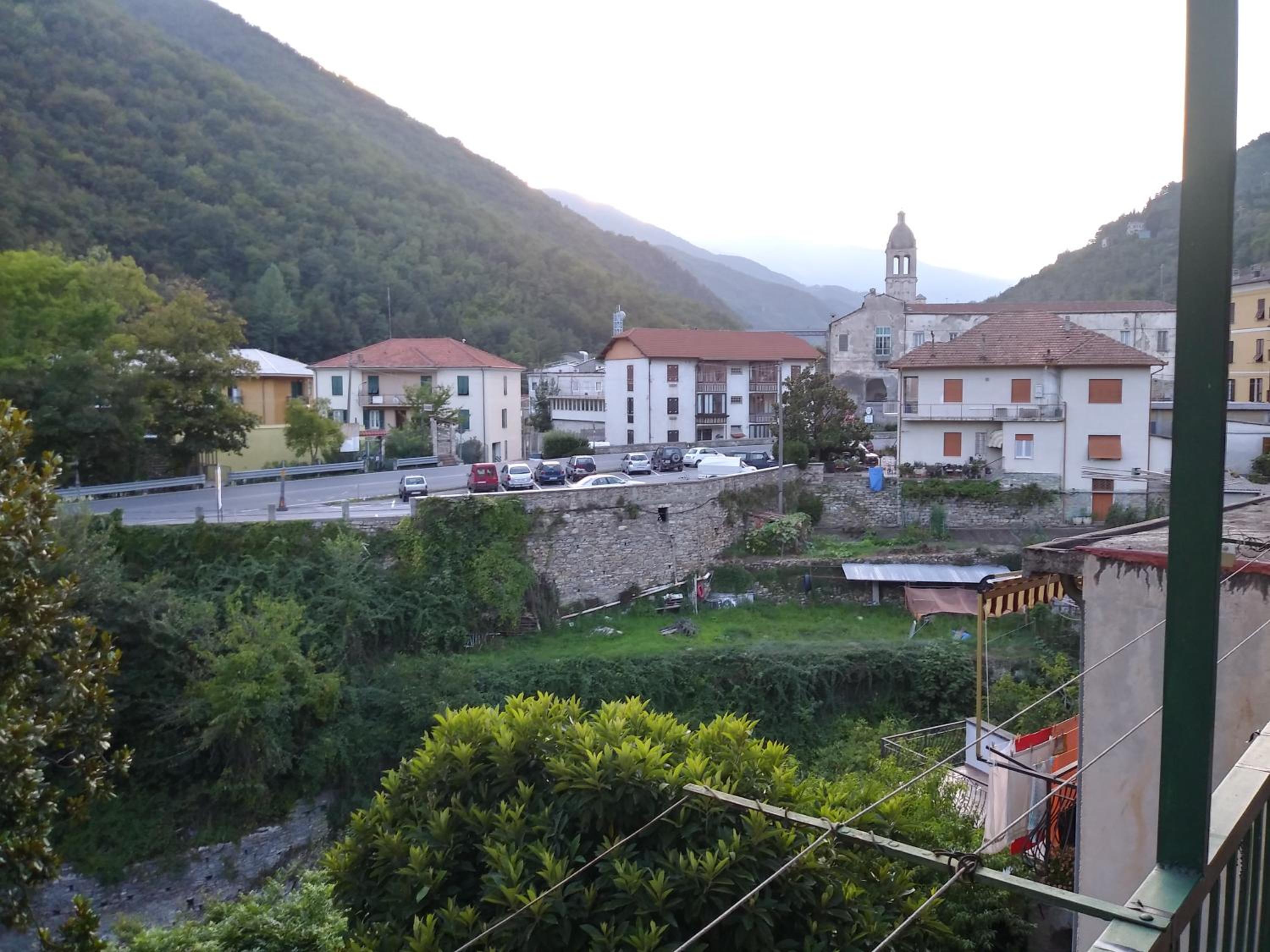 Medieval Pieve, holiday home with garden, WiFi & parking