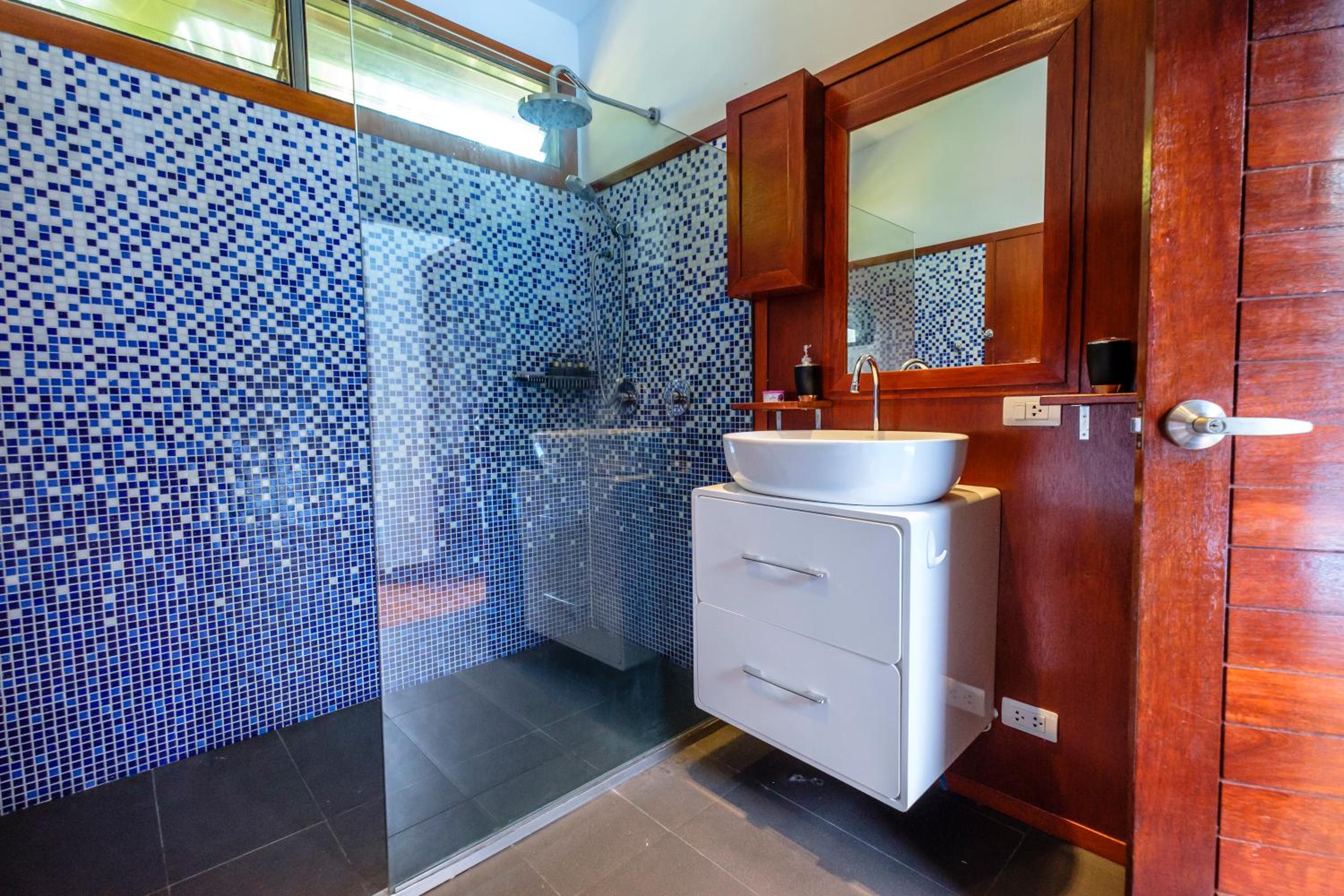 Stunning villa with ocean views and free car