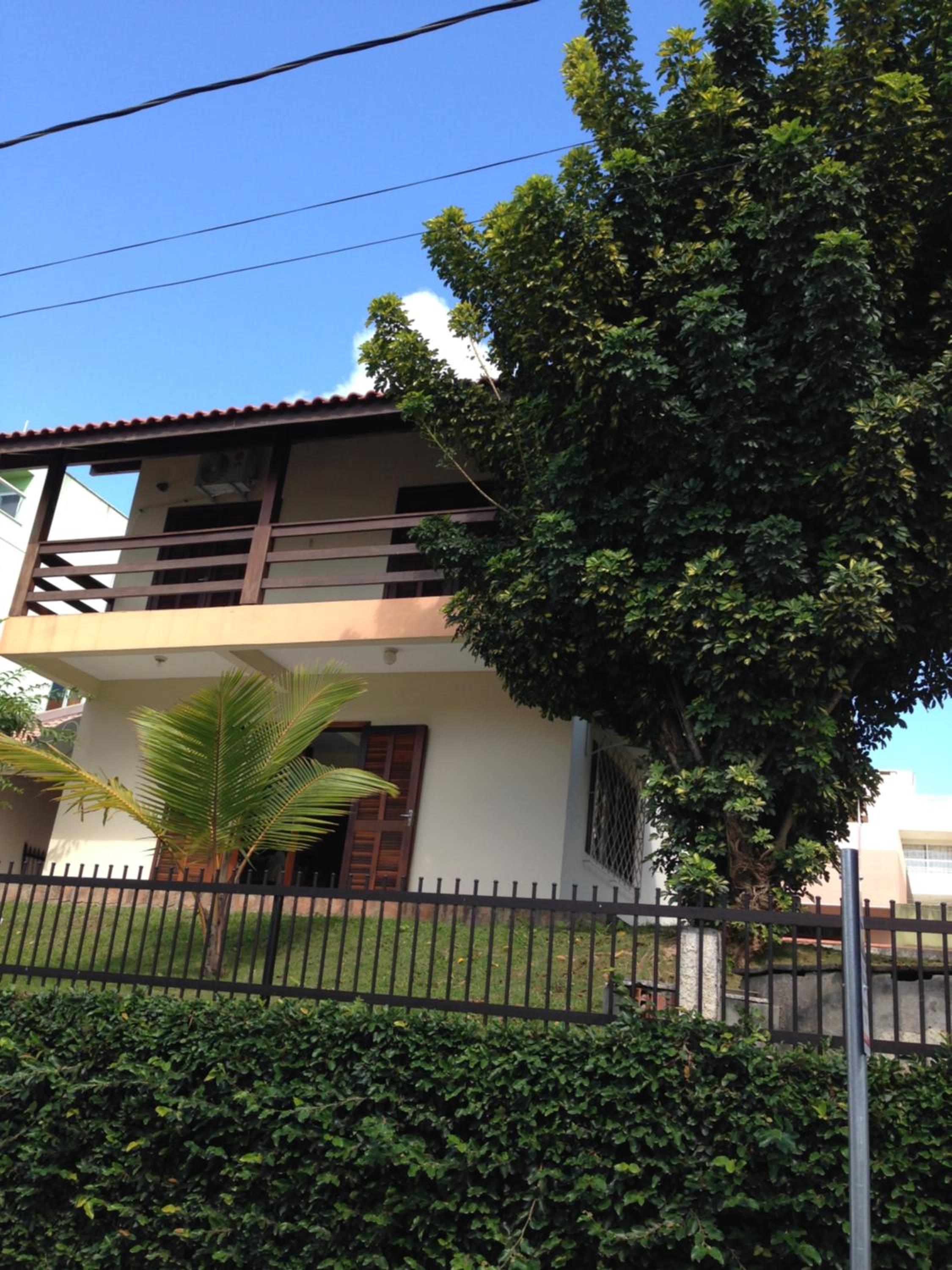 Excelente Casa em Bombas