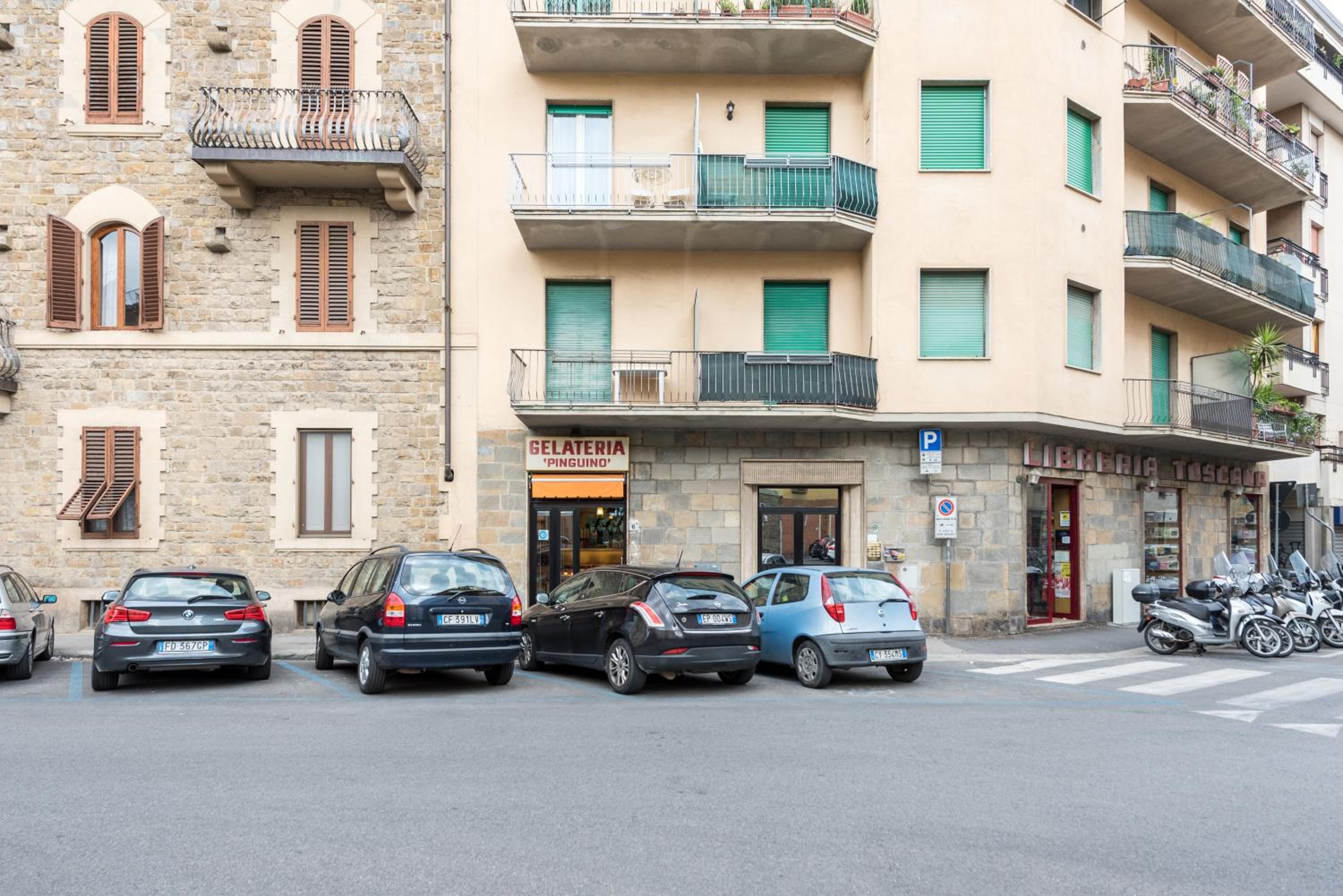 Cool Flat Alberti Lift, Terraces, Free Parking