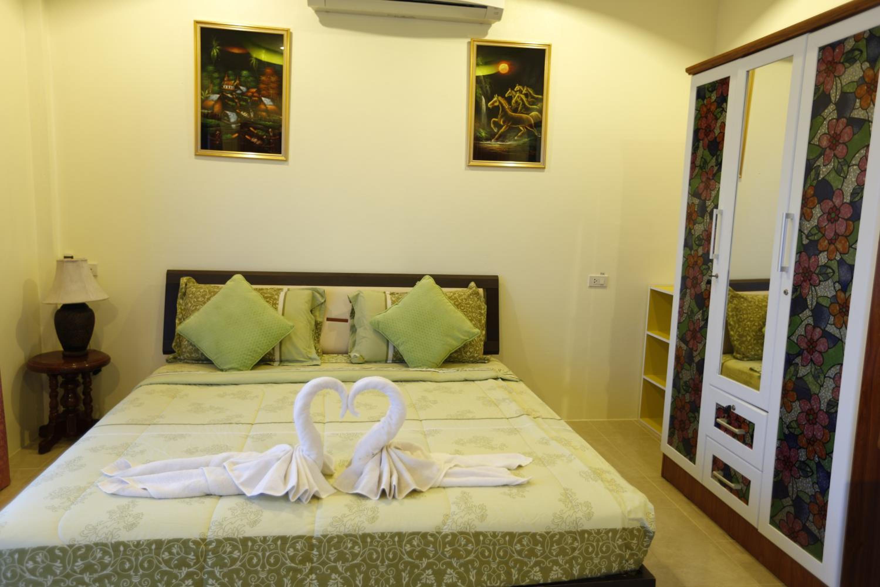 Rung Arun Resort