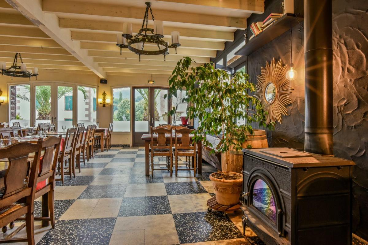 restaurant