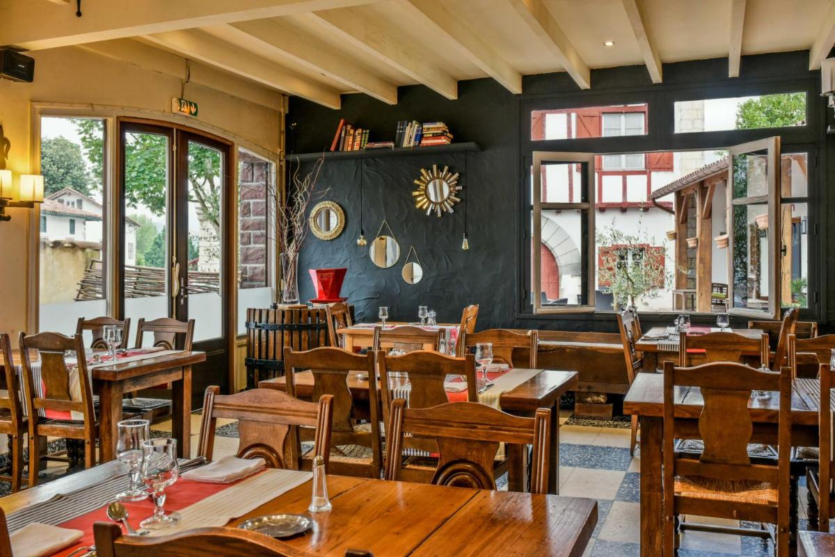 restaurant