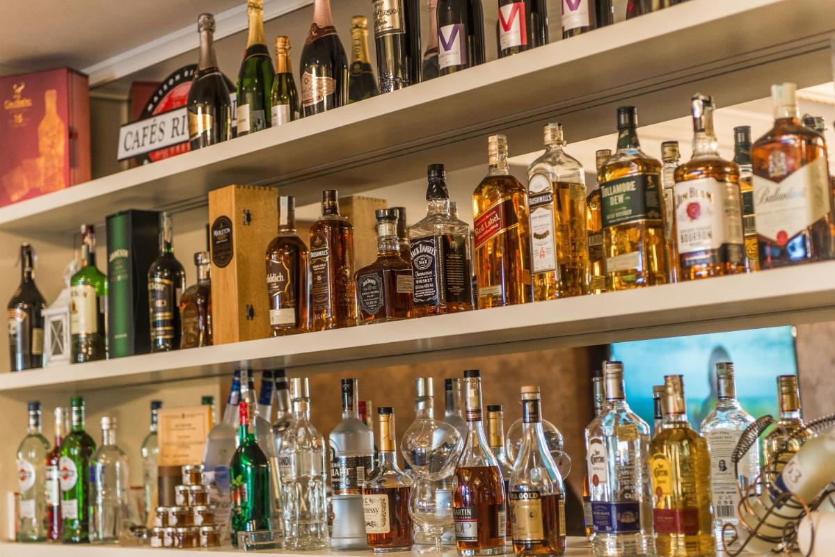 bar