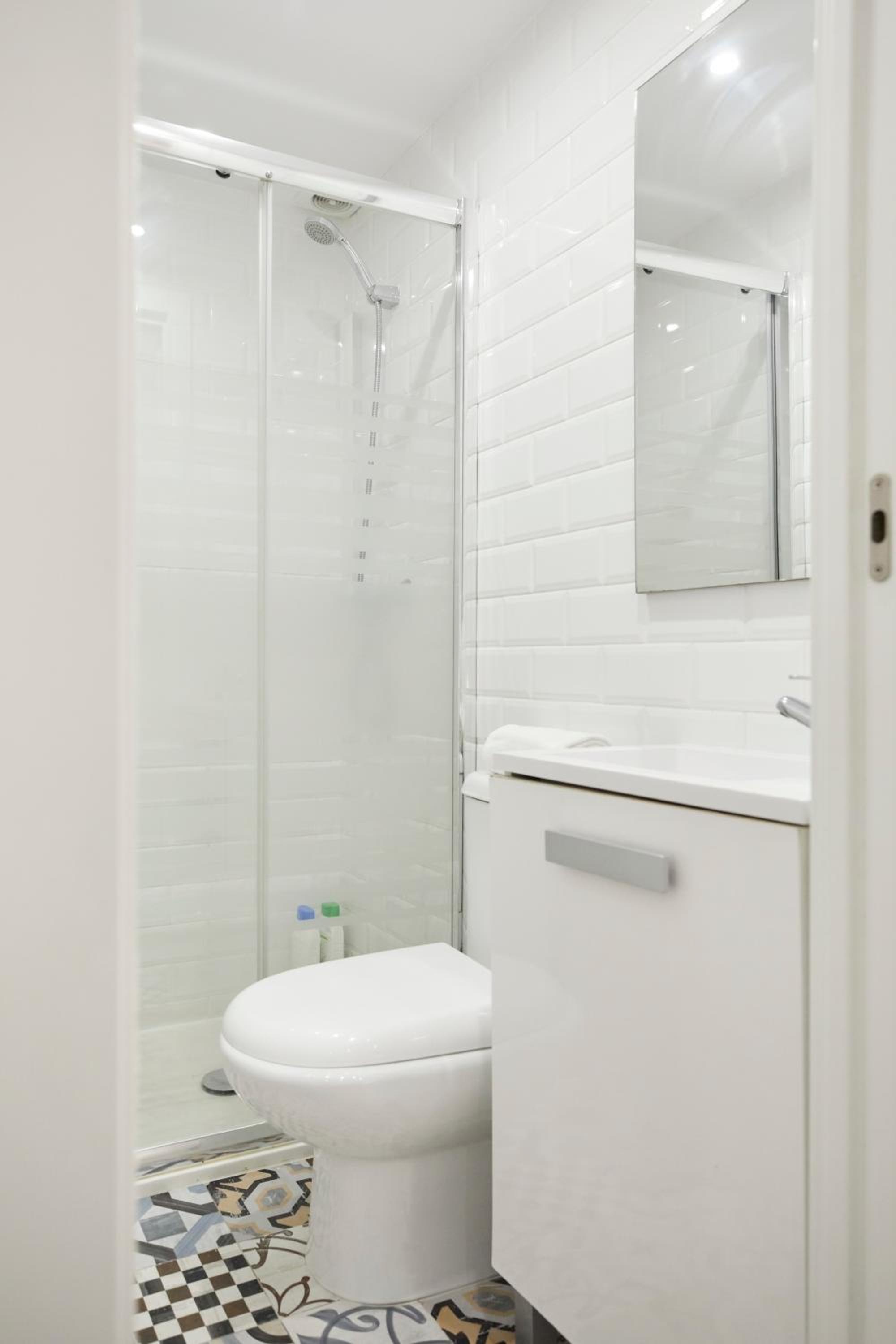 LEEWAYS APARTMENT in DIVINO PASTOR view 3