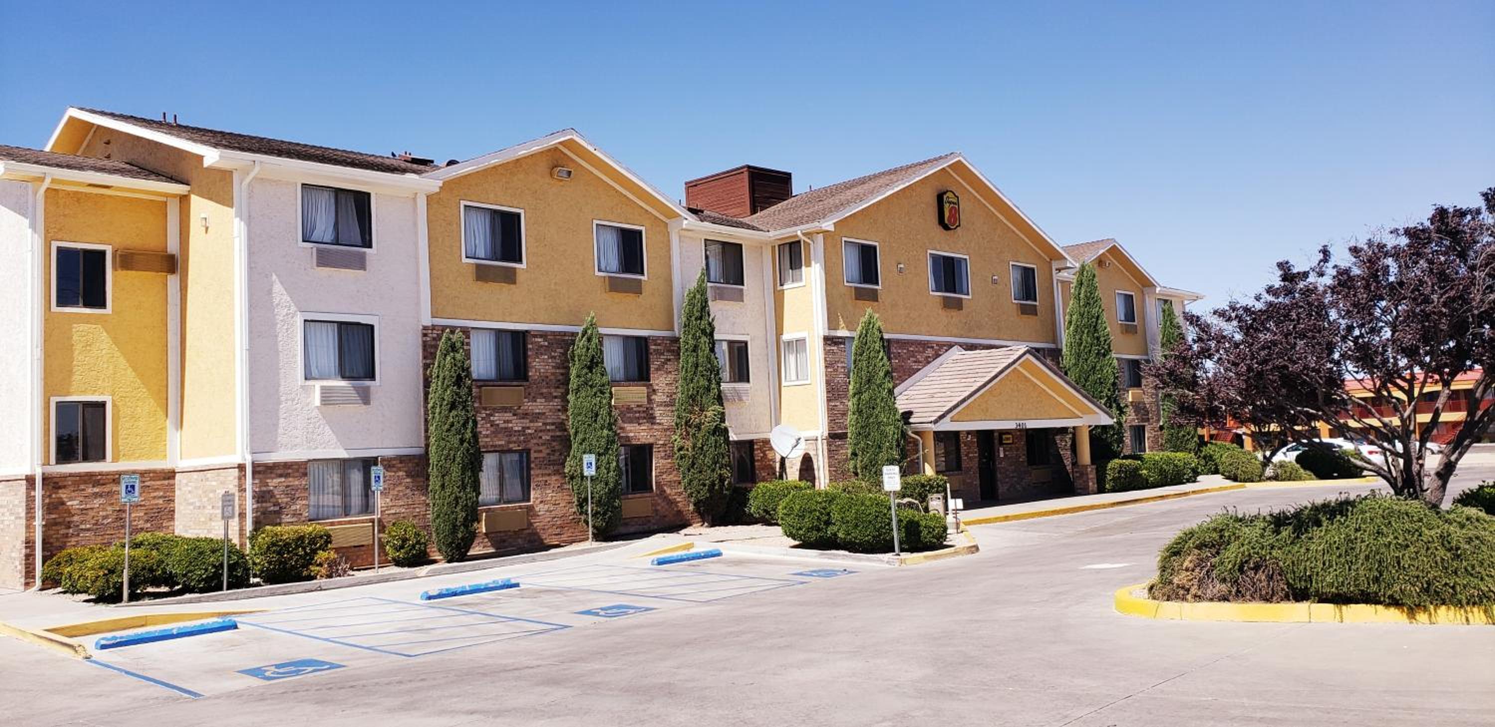Kingman Vacations - Super 8 by Wyndham Kingman - Property Image 12