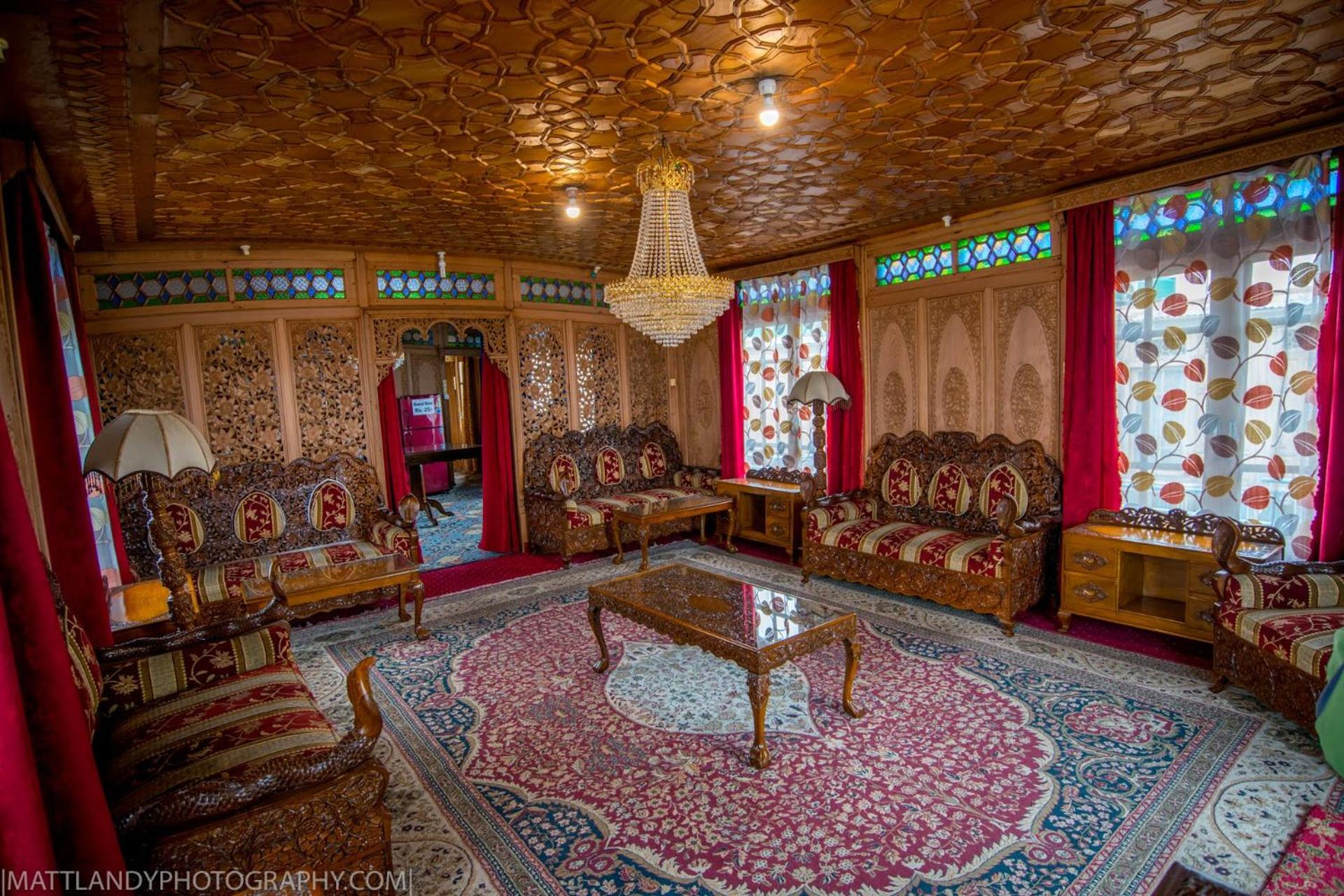 Young Beauty Star Houseboat view 4