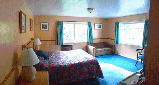 StrawberryInn River Front Resort