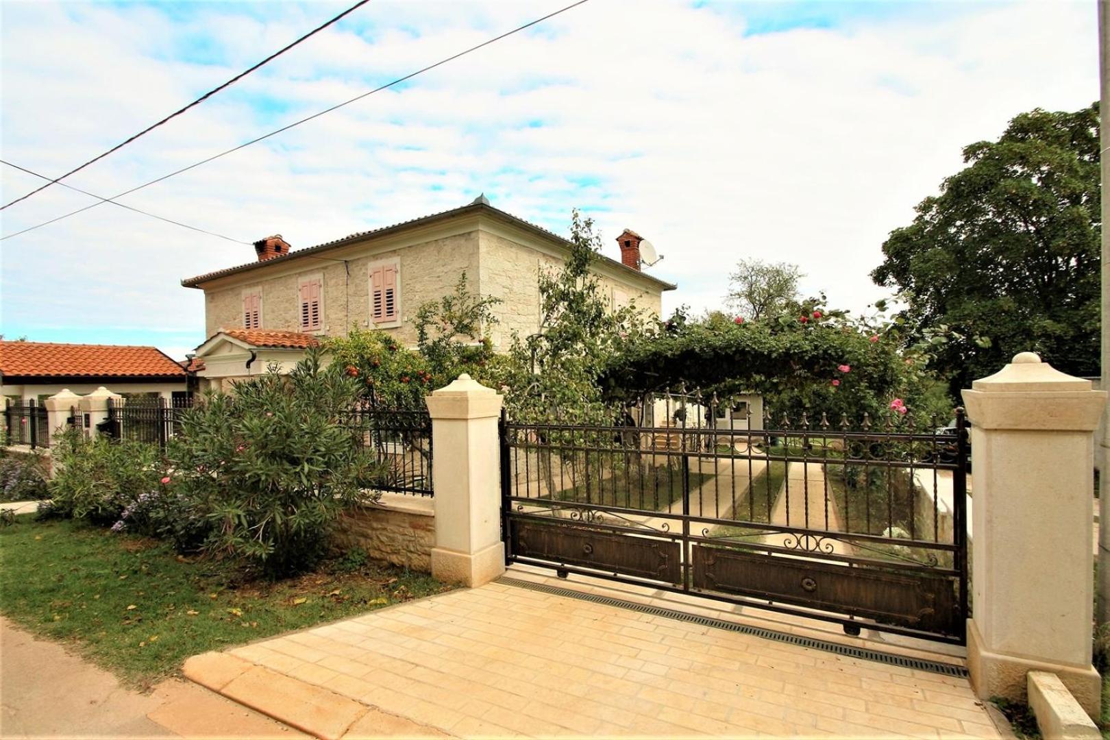 Apartment Marija Kaštelir view 2