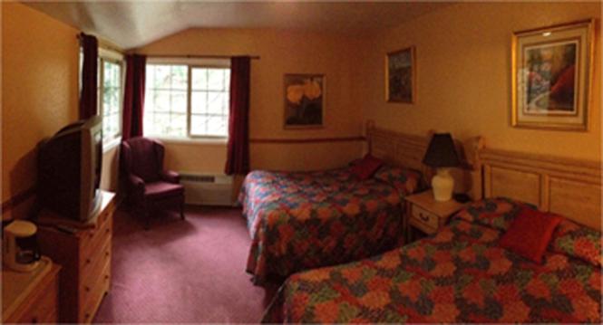 StrawberryInn River Front Resort