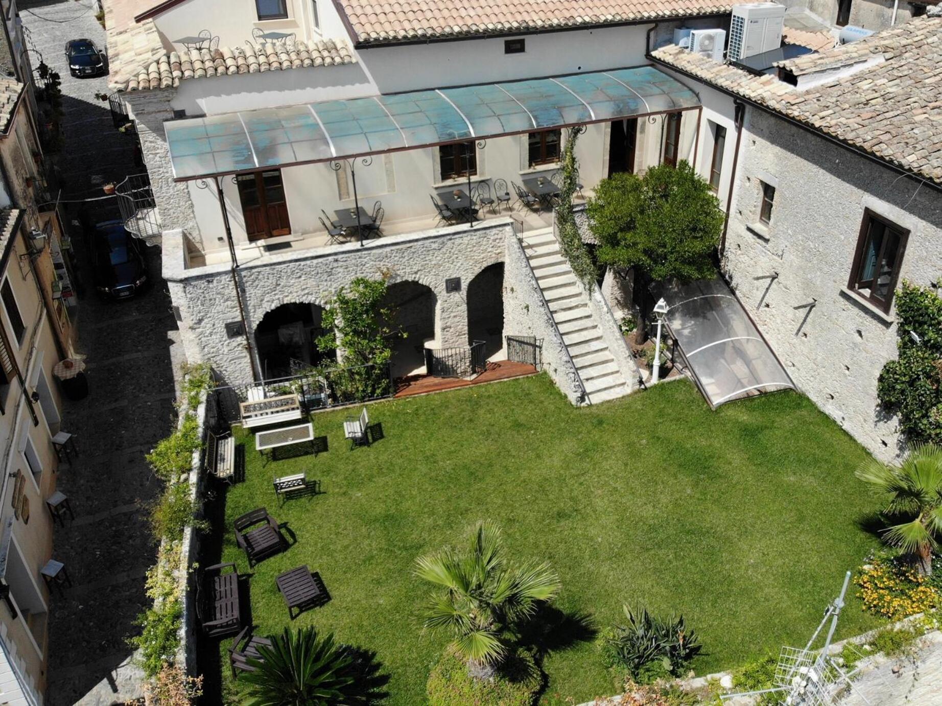 Palazzo Candida B&B