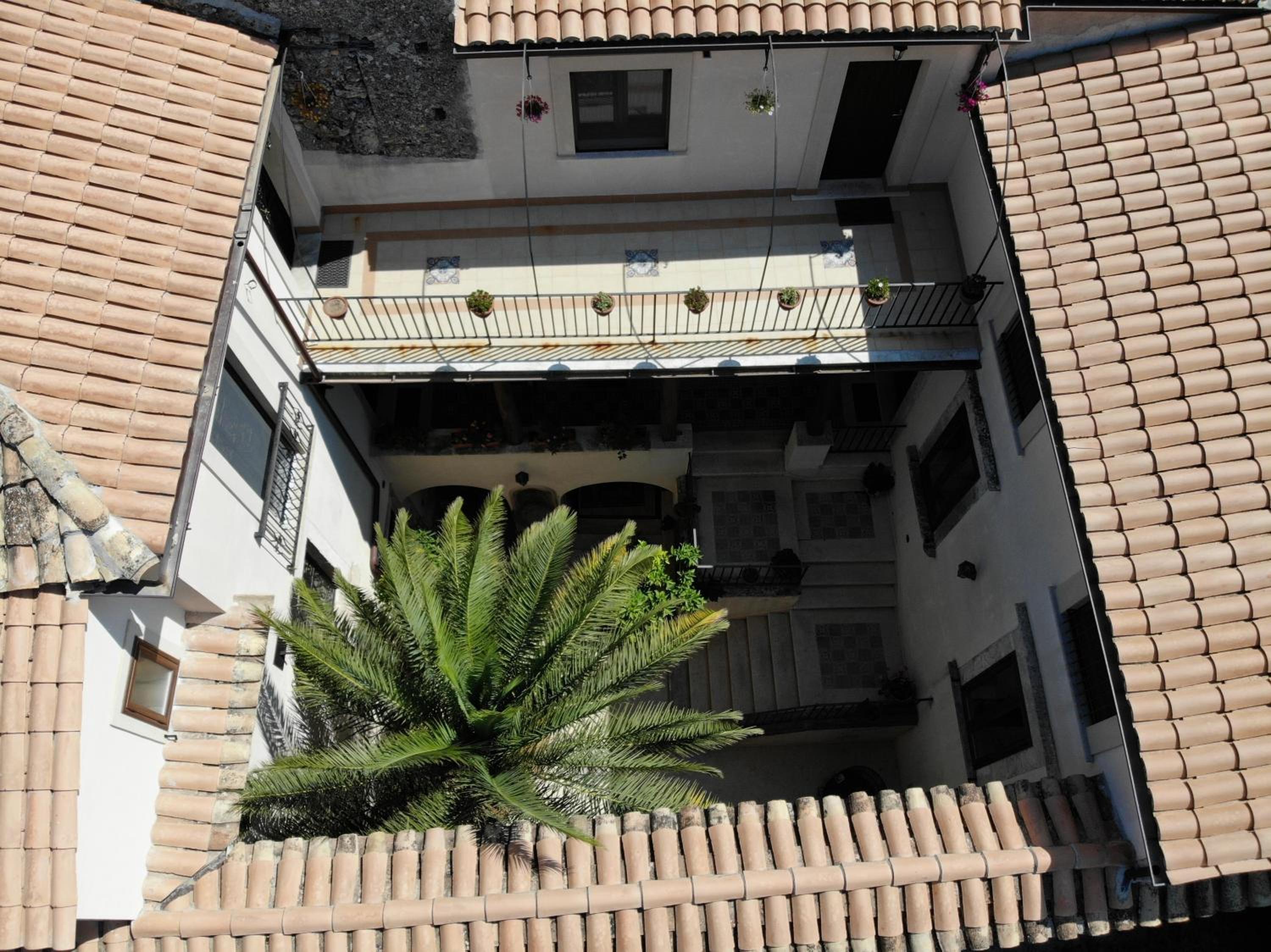 Palazzo Candida B&B