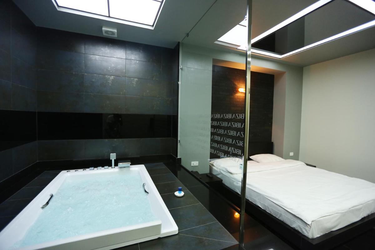 Jacuzzi