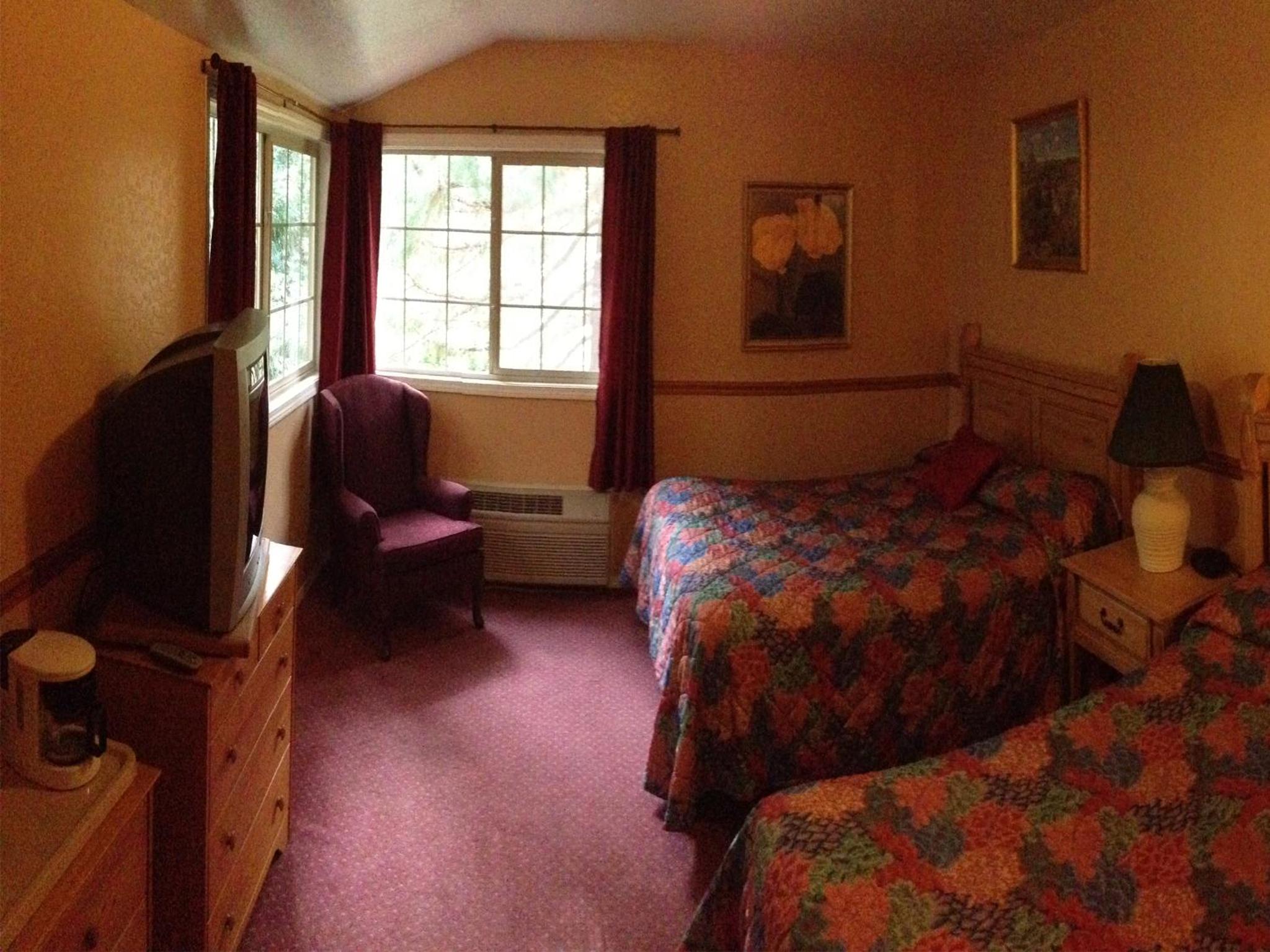 StrawberryInn River Front Resort