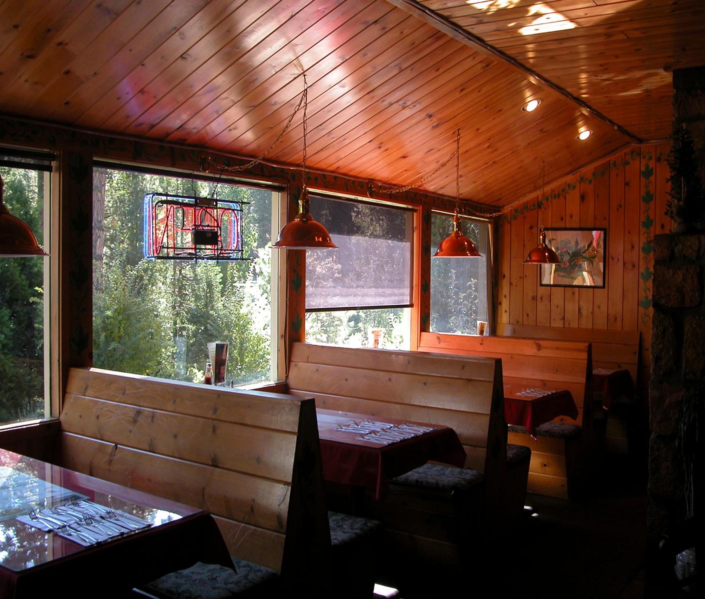 StrawberryInn River Front Resort