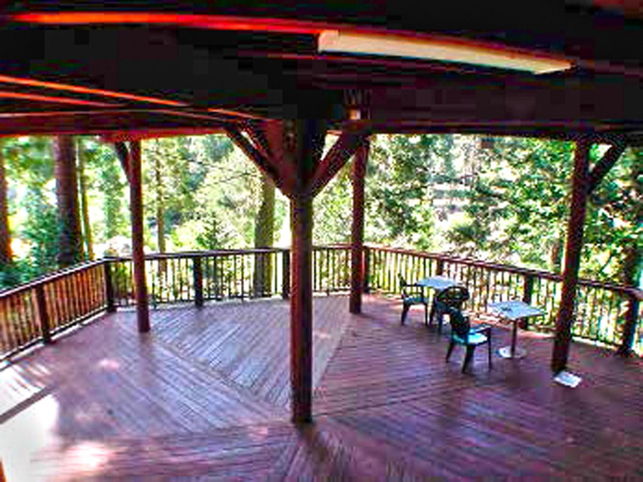 StrawberryInn River Front Resort