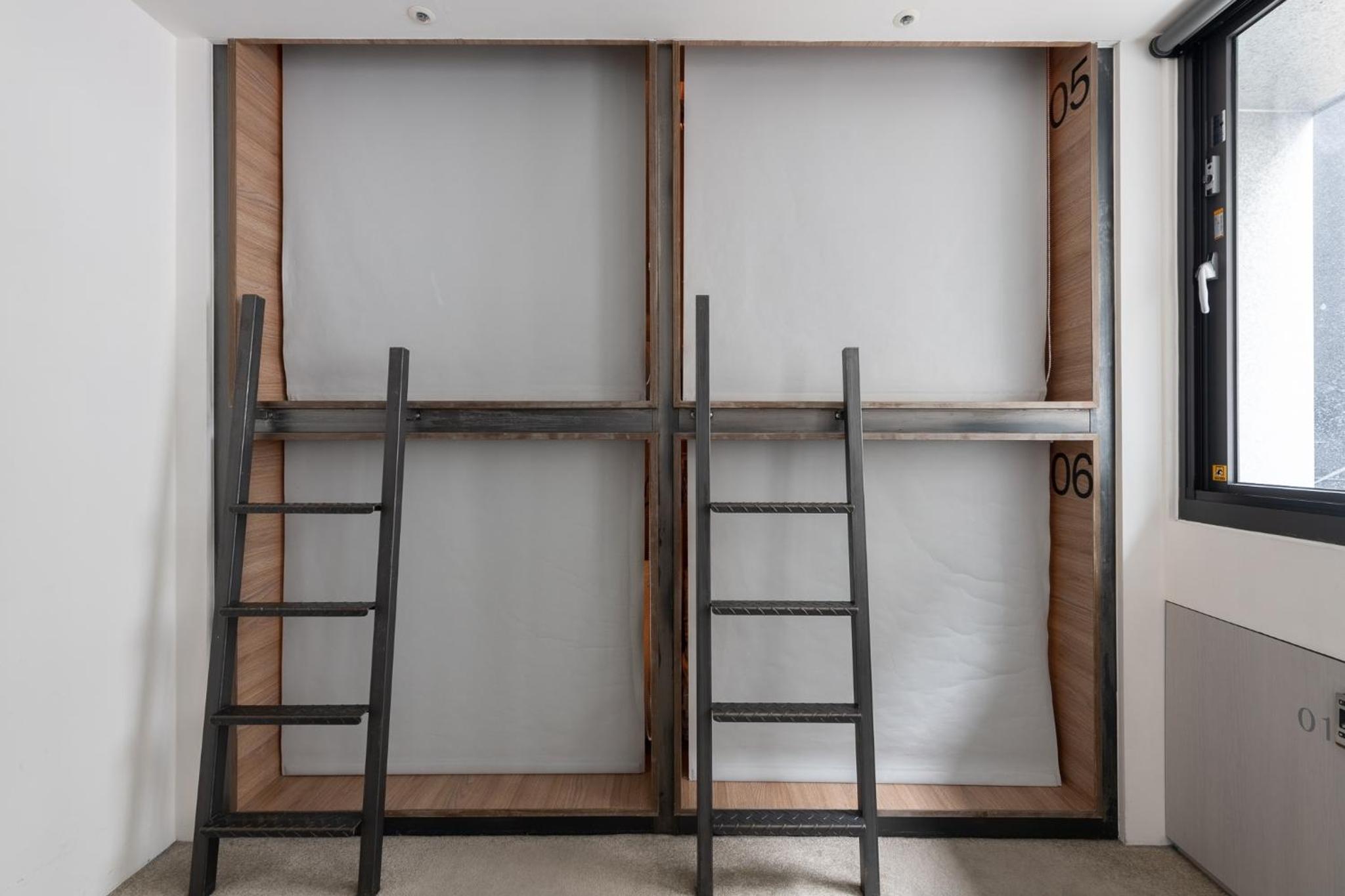 Bouti City Capsule Inn