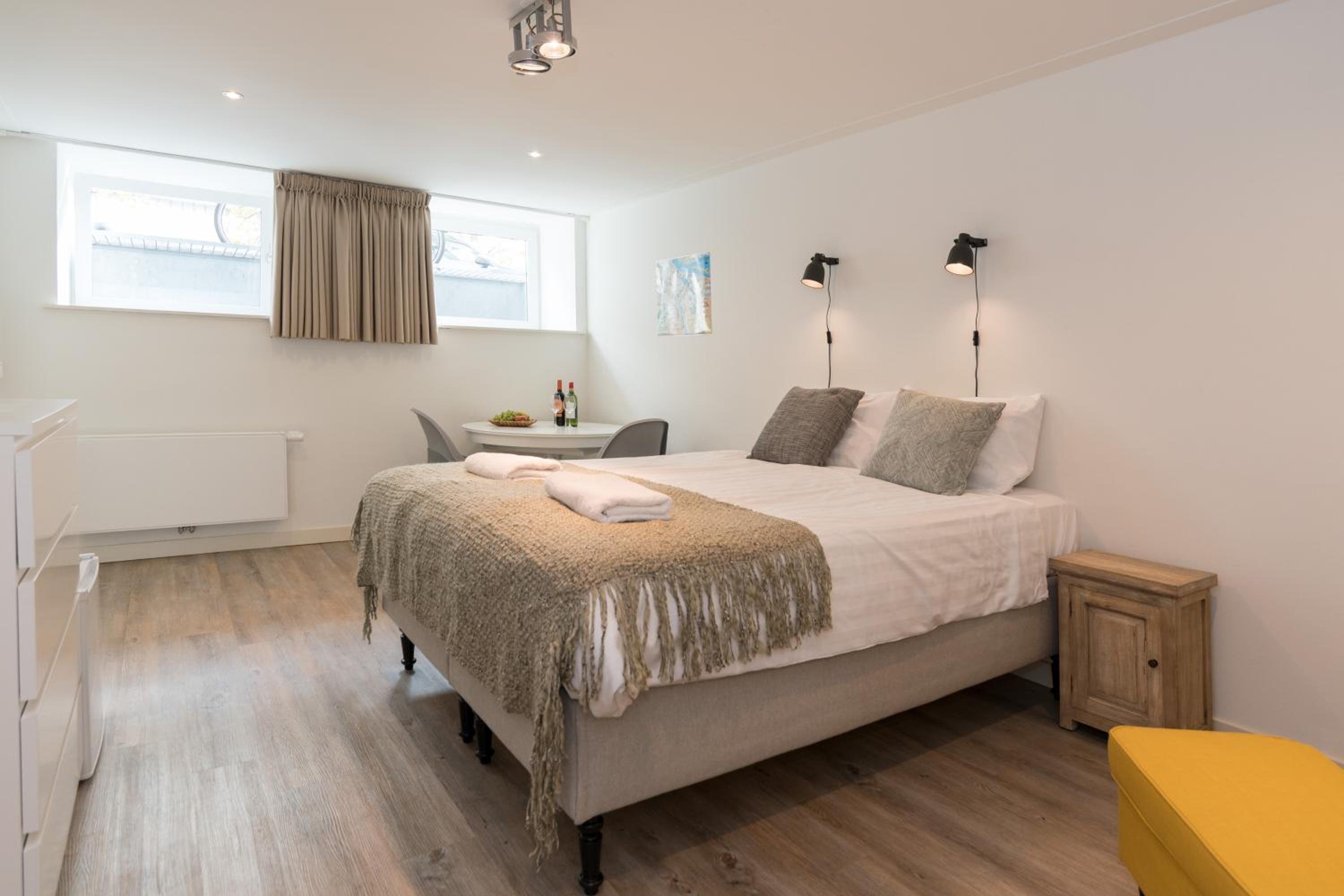 Nassau Canal Suites - in the heart of the city