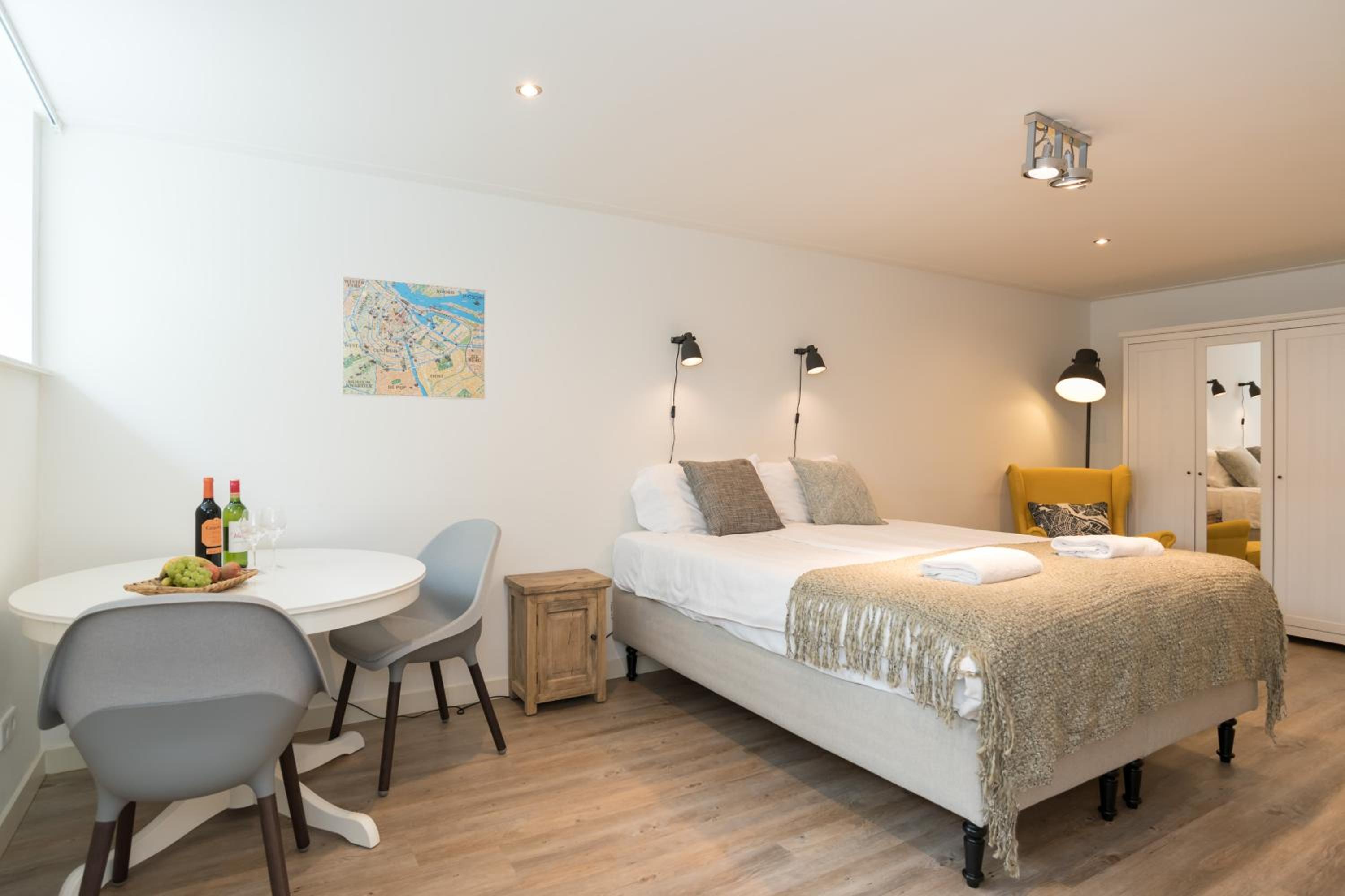 Nassau Canal Suites - in the heart of the city