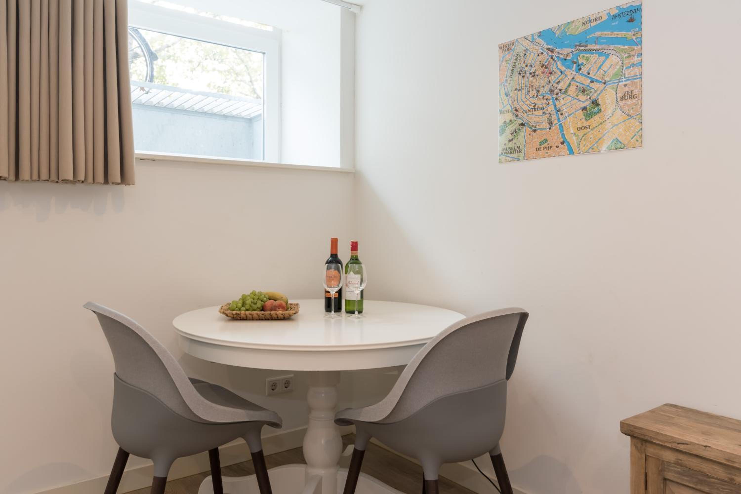 Nassau Canal Suites - in the heart of the city