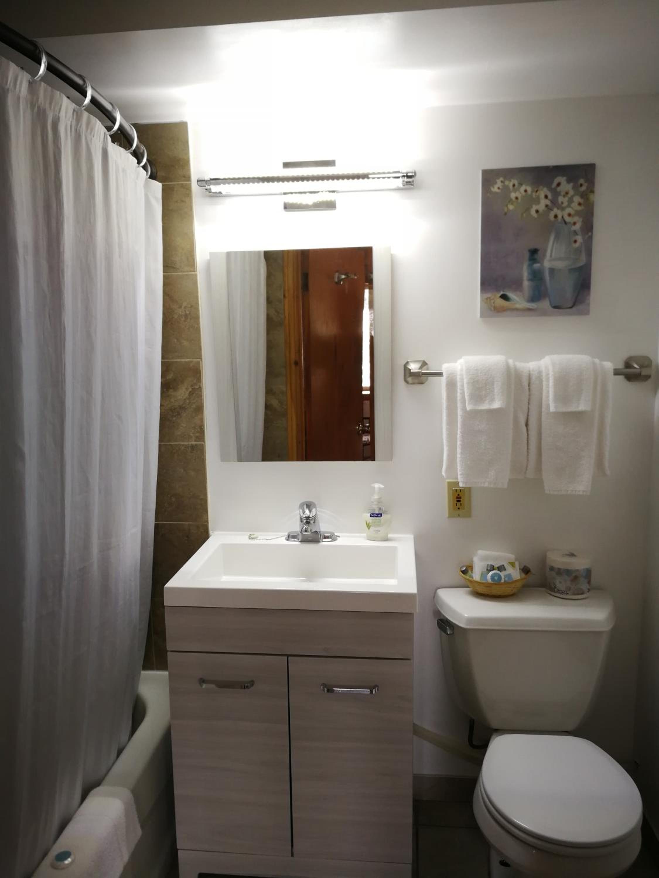 Knotty Pine Cottages, Suites & Motel Rooms