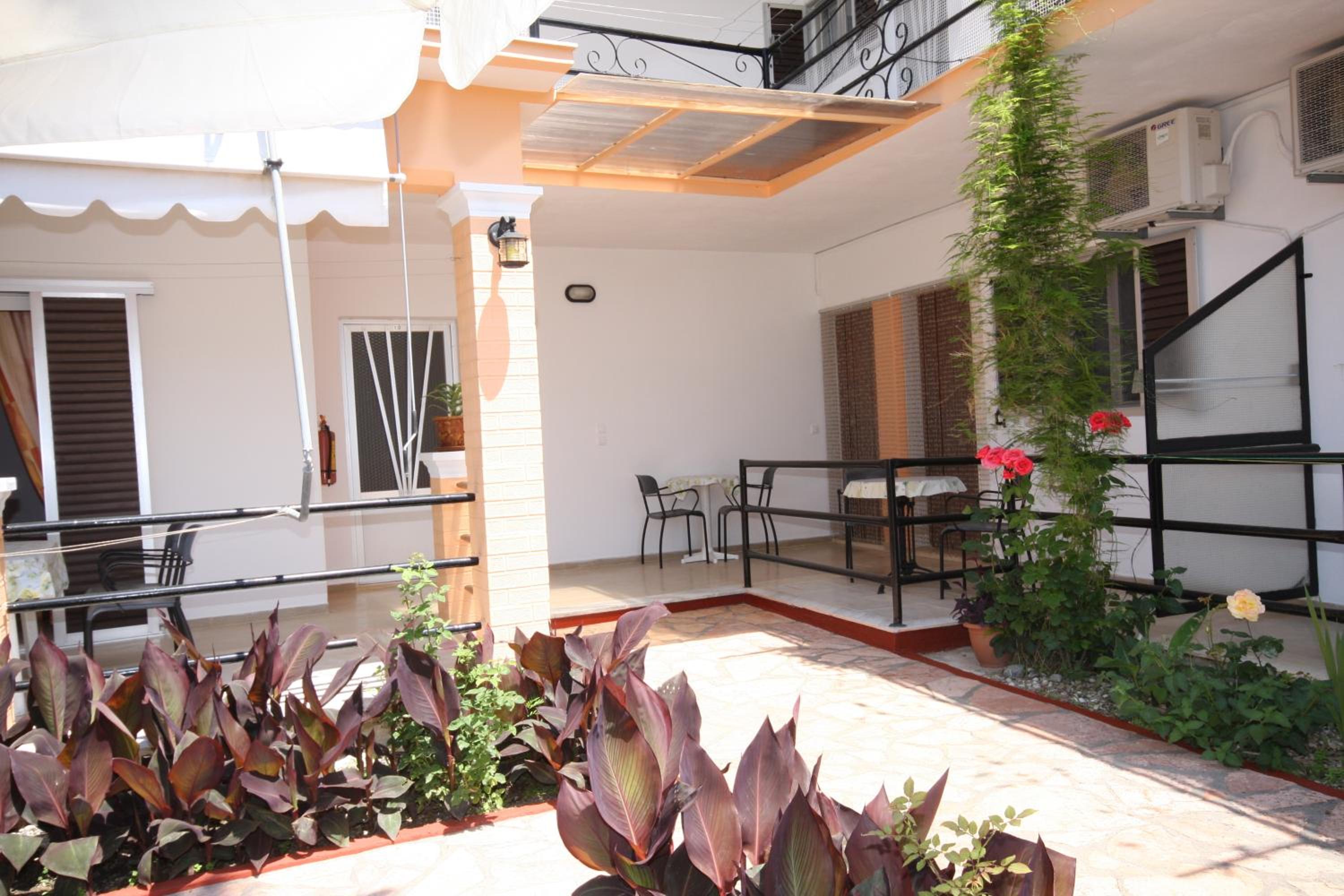 Kostas Apartments & studios