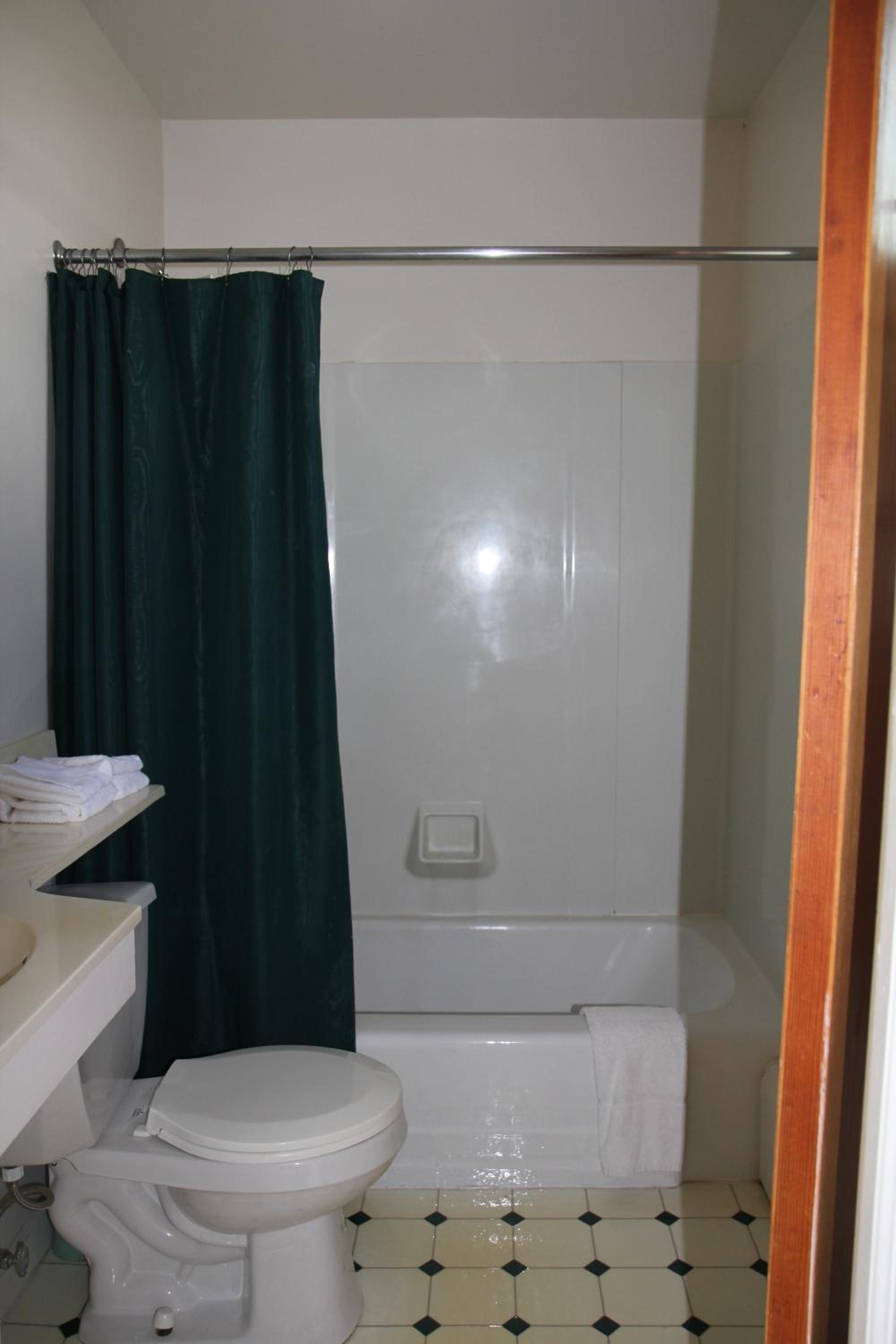 Sara Placid Inn & Suites