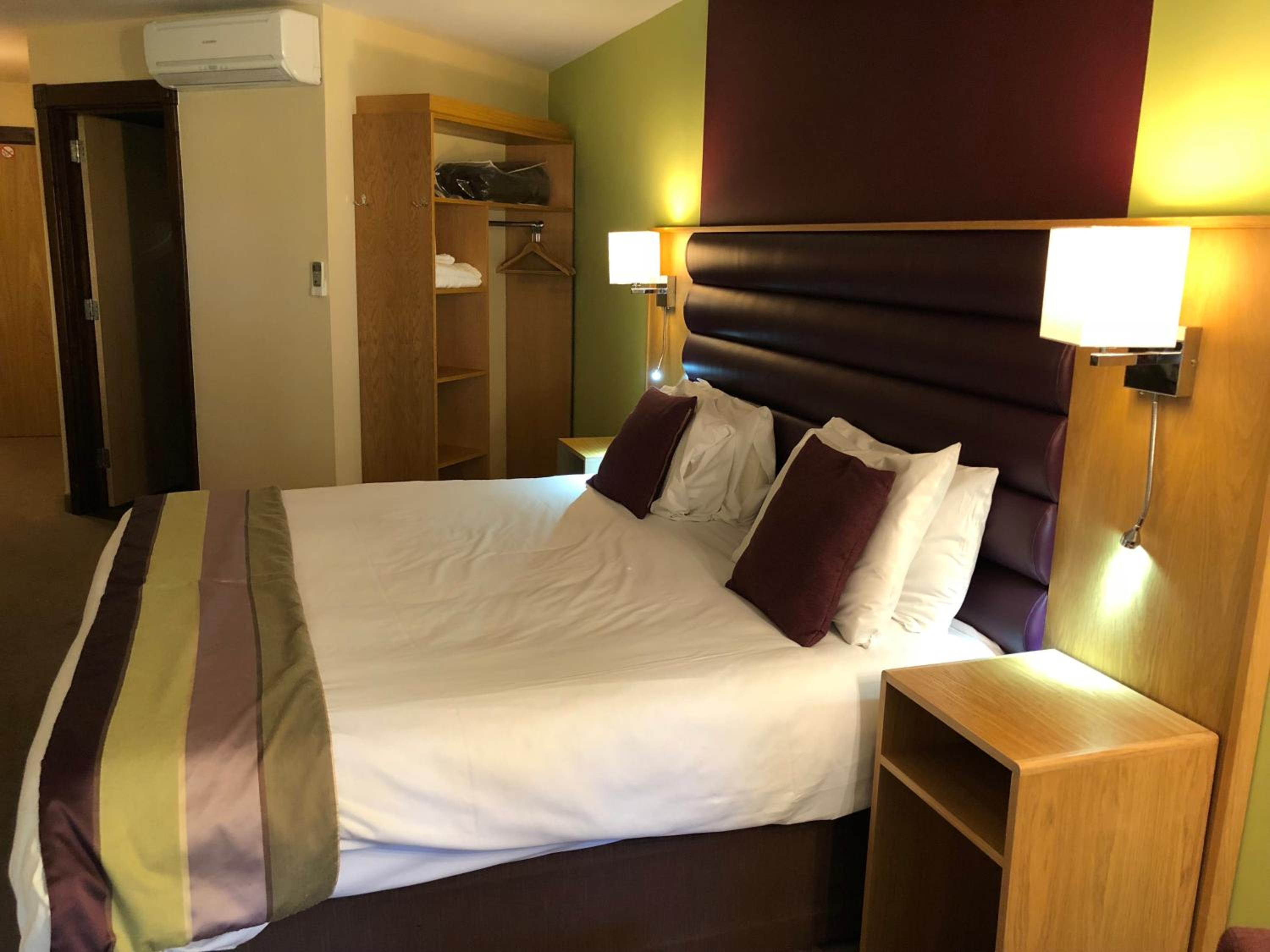 Warrington Vacations - The Gulliver's Hotel - Property Image 3