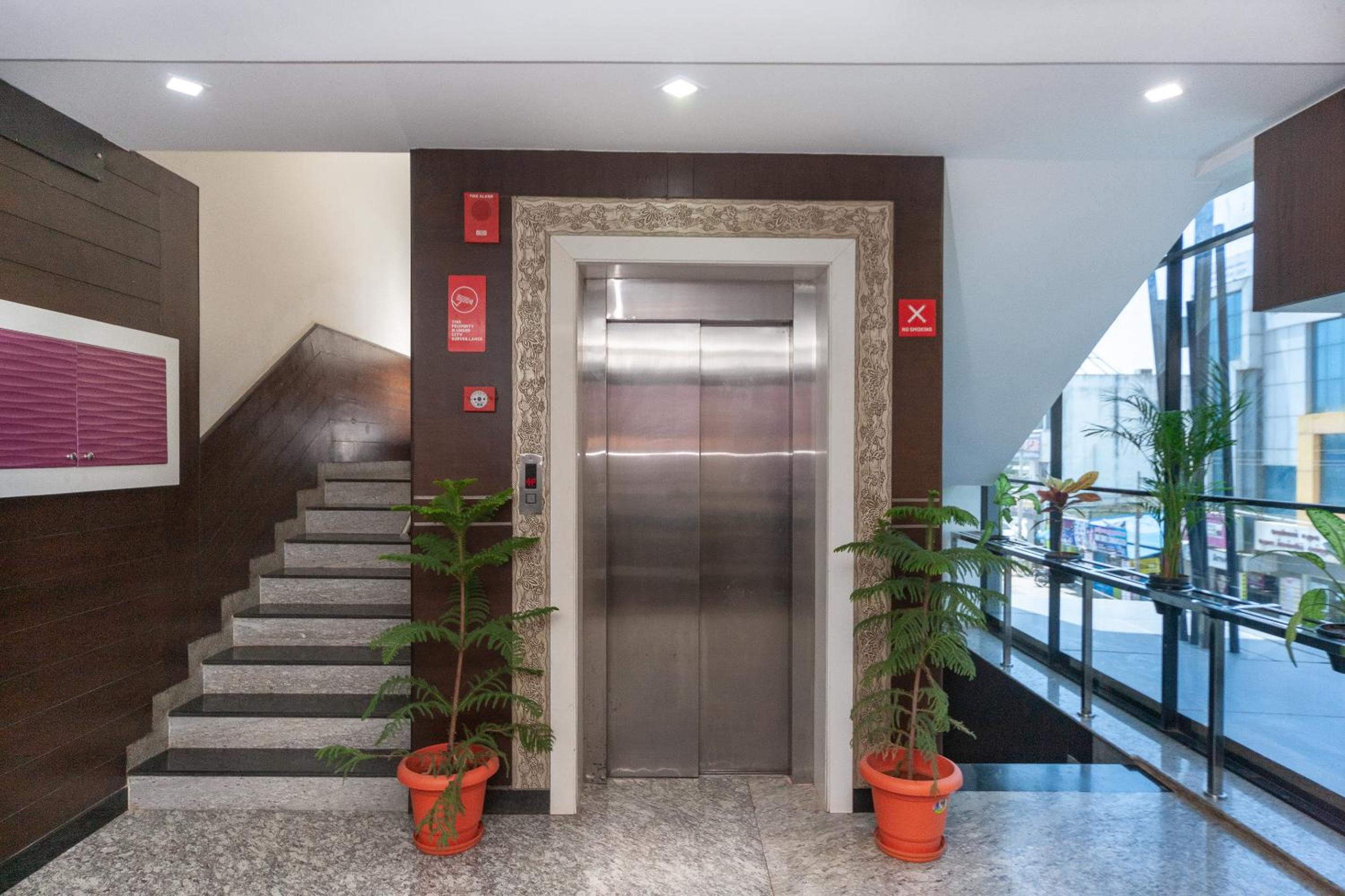 Hotel Sumi Palace